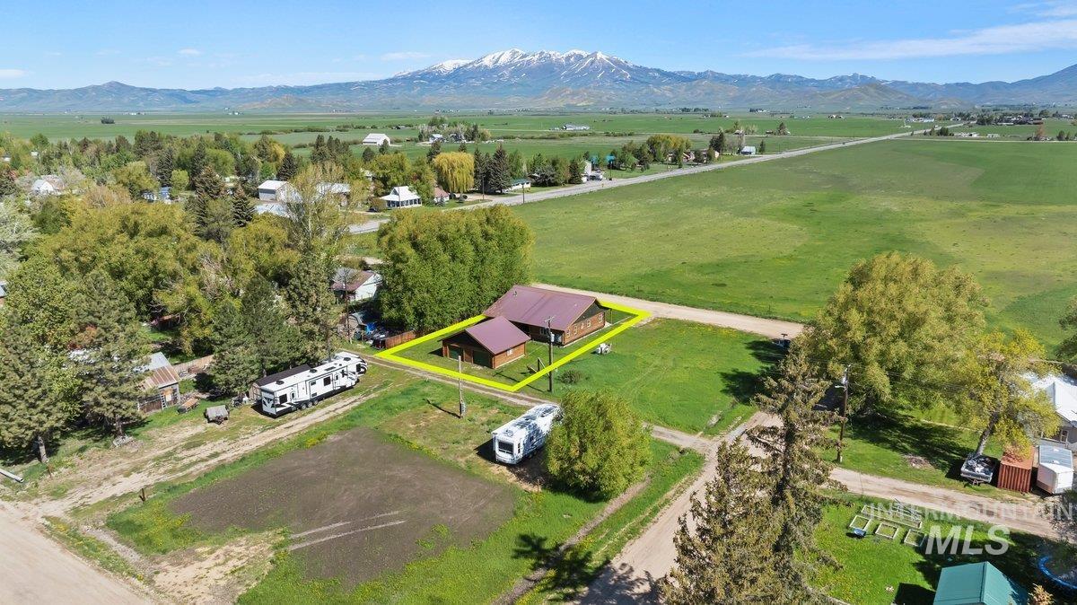 128 E Sage Ave, Fairfield, Idaho 83327, 2 Bedrooms, 2 Bathrooms, Residential For Sale, Price $430,000, 98973717
