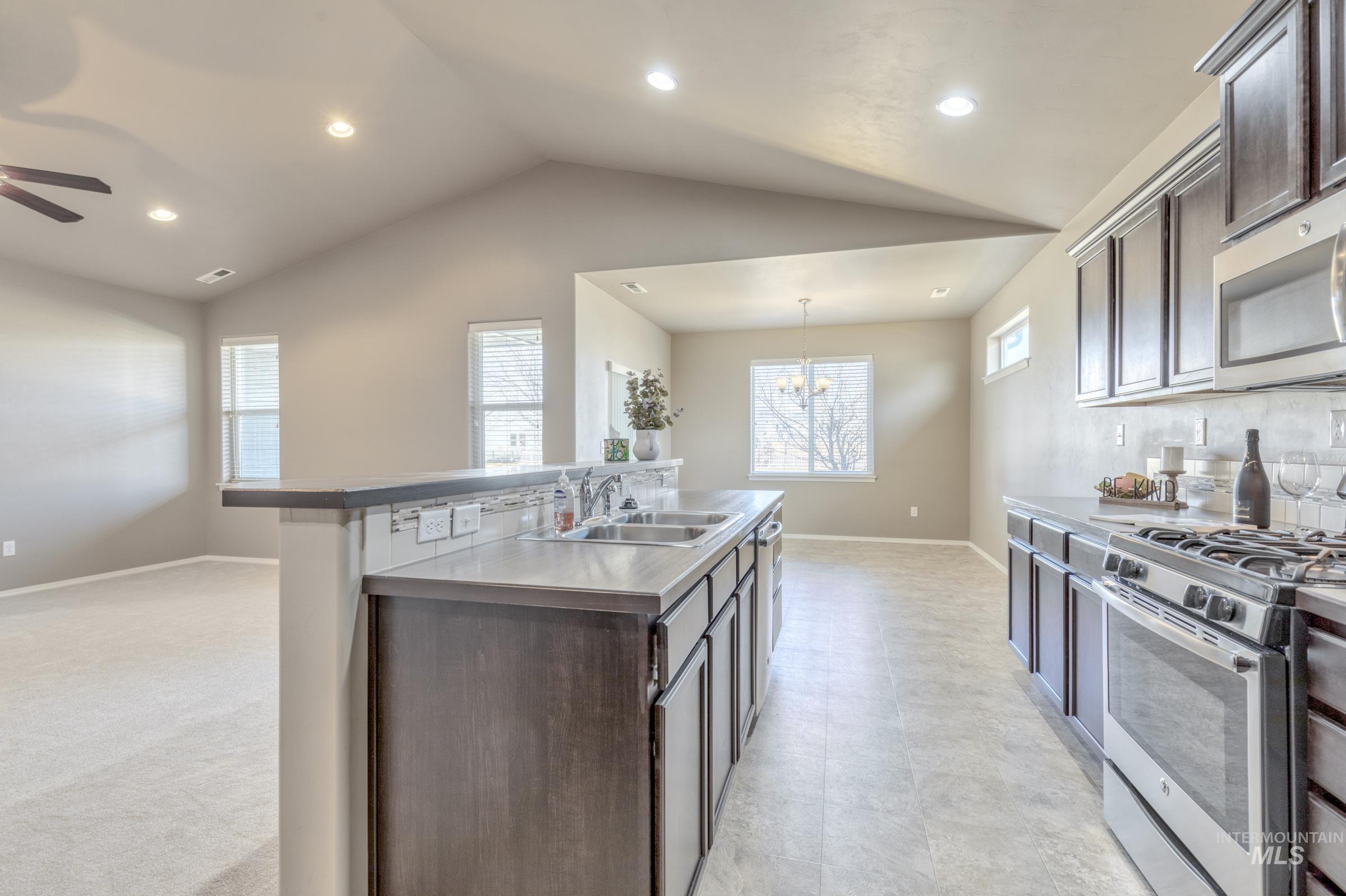 12734 Amber Sky, Caldwell, Idaho 83607, 3 Bedrooms, 2 Bathrooms, Residential For Sale, Price $390,000,MLS 98973727