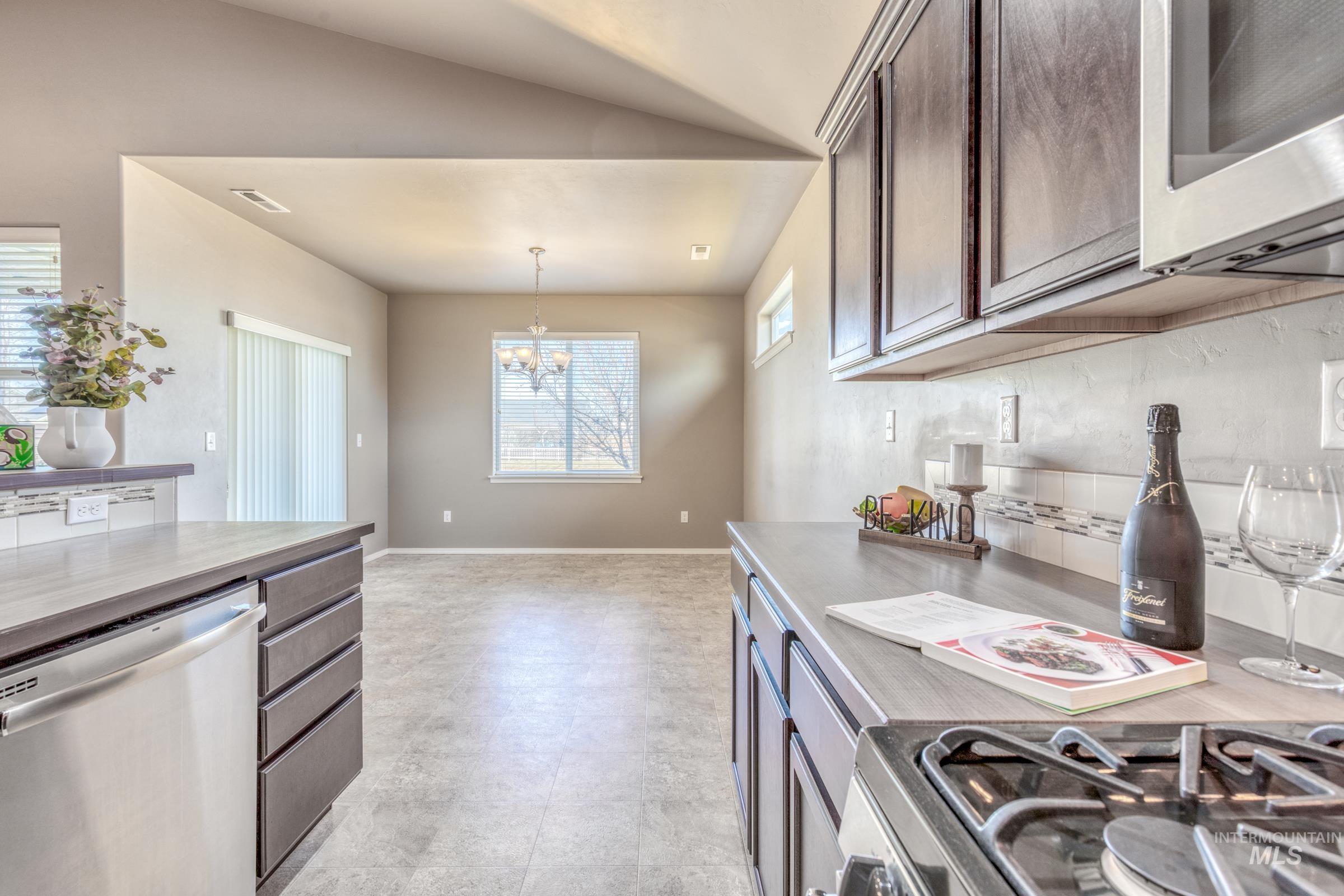 12734 Amber Sky, Caldwell, Idaho 83607, 3 Bedrooms, 2 Bathrooms, Residential For Sale, Price $390,000,MLS 98973727