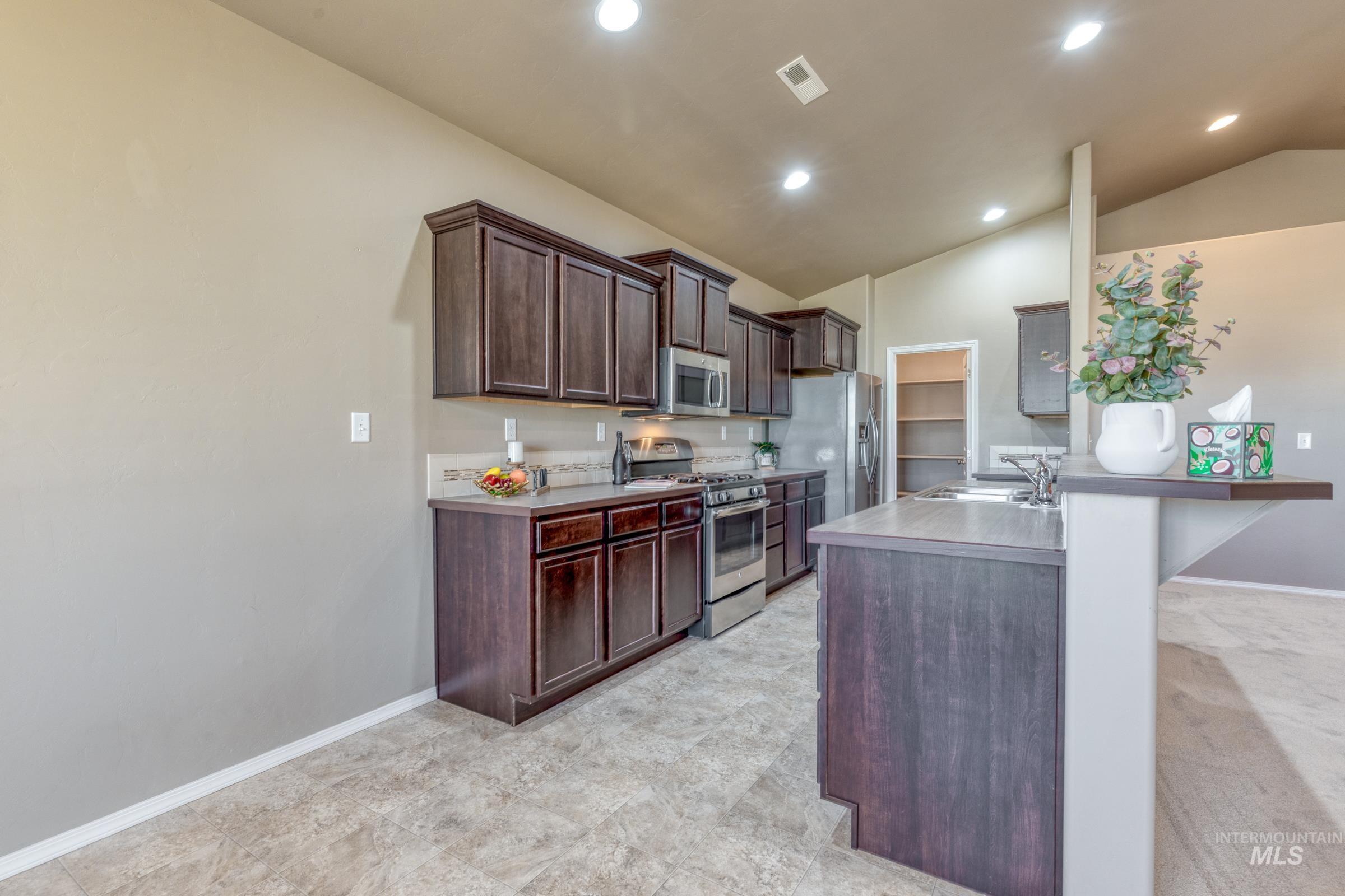 12734 Amber Sky, Caldwell, Idaho 83607, 3 Bedrooms, 2 Bathrooms, Residential For Sale, Price $390,000,MLS 98973727