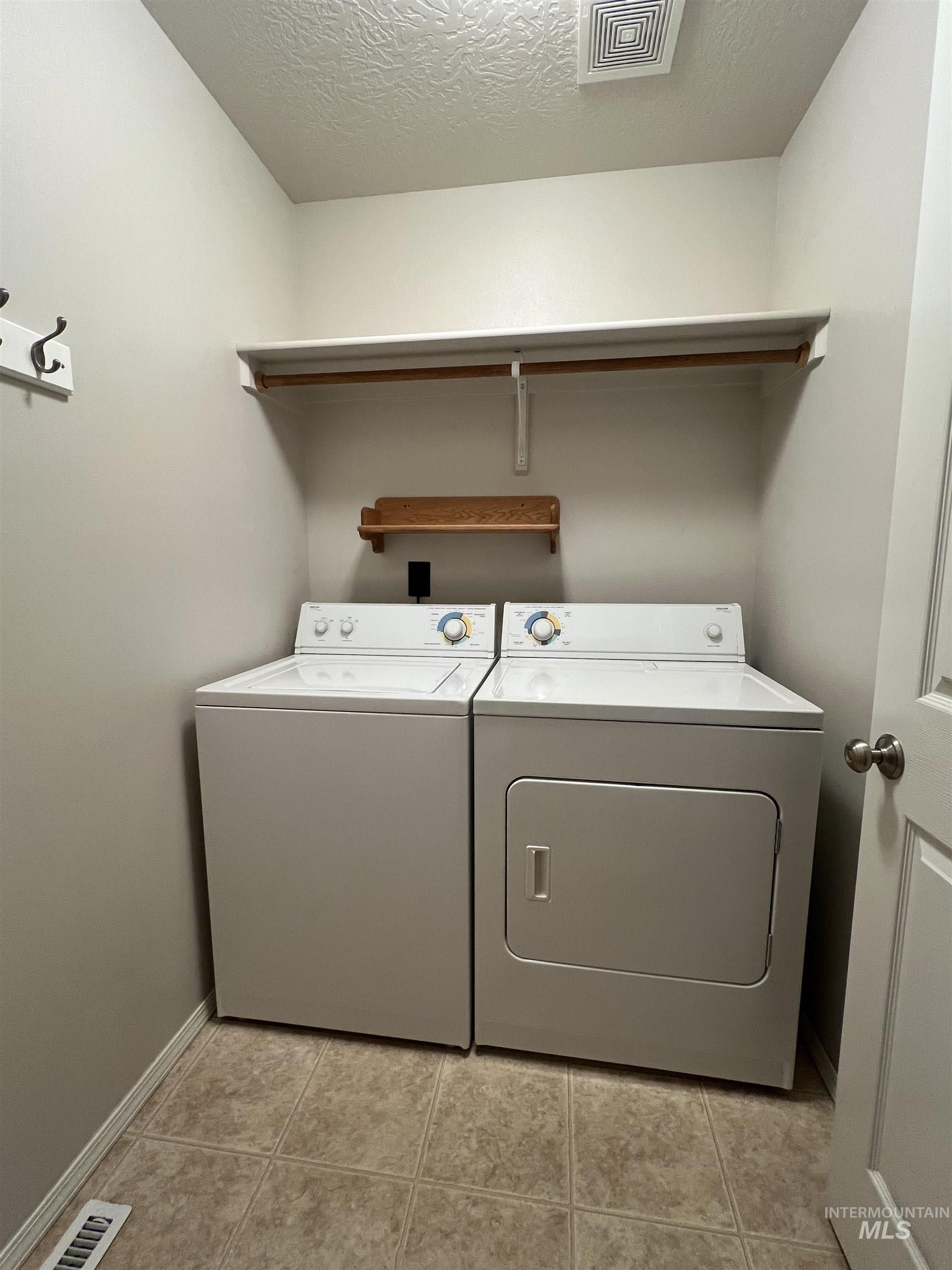 3825 E Clear Springs Dr, Nampa, Idaho 83686, 3 Bedrooms, 2 Bathrooms, Residential For Sale, Price $349,900,MLS 98973728