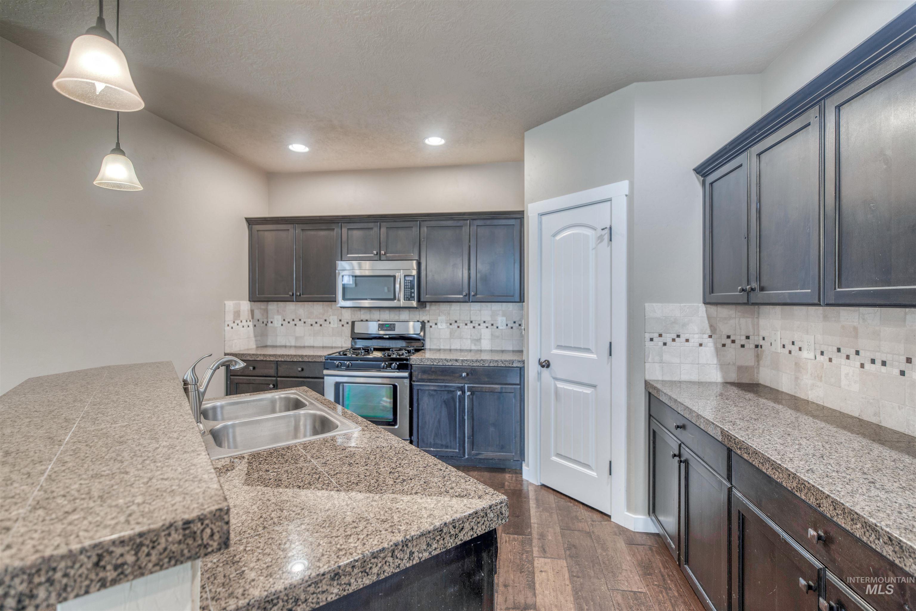 4470 S Axiom Ave, Boise, Idaho 83716, 3 Bedrooms, 2.5 Bathrooms, Residential For Sale, Price $559,900, 98973733