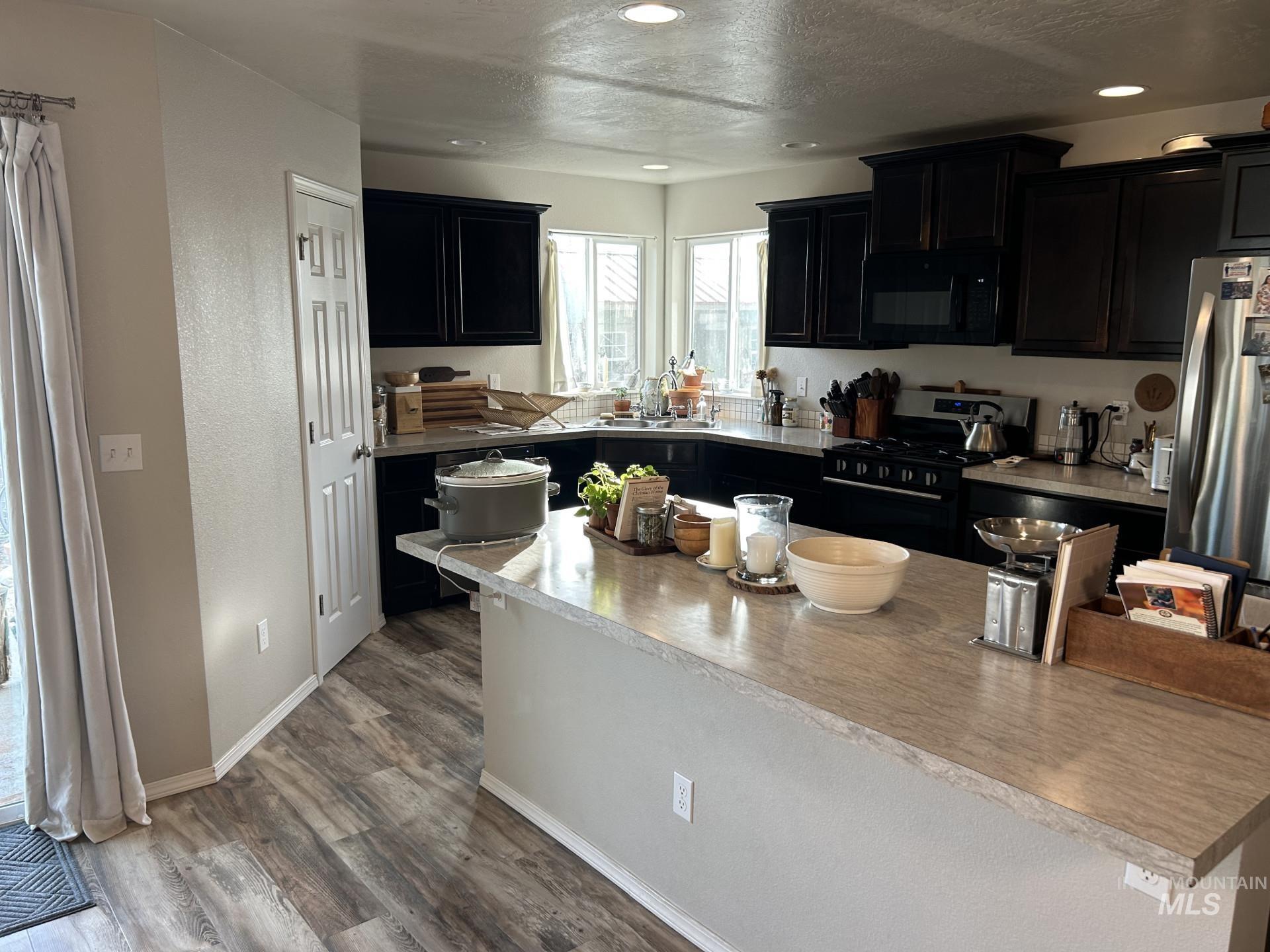 5614 Barkley Way, Caldwell, Idaho 83607, 5 Bedrooms, 2.5 Bathrooms, Residential For Sale, Price $454,700,MLS 98973735