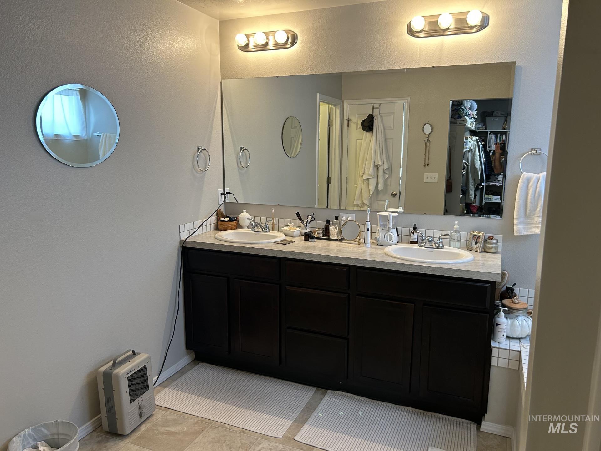 5614 Barkley Way, Caldwell, Idaho 83607, 5 Bedrooms, 2.5 Bathrooms, Residential For Sale, Price $454,700,MLS 98973735