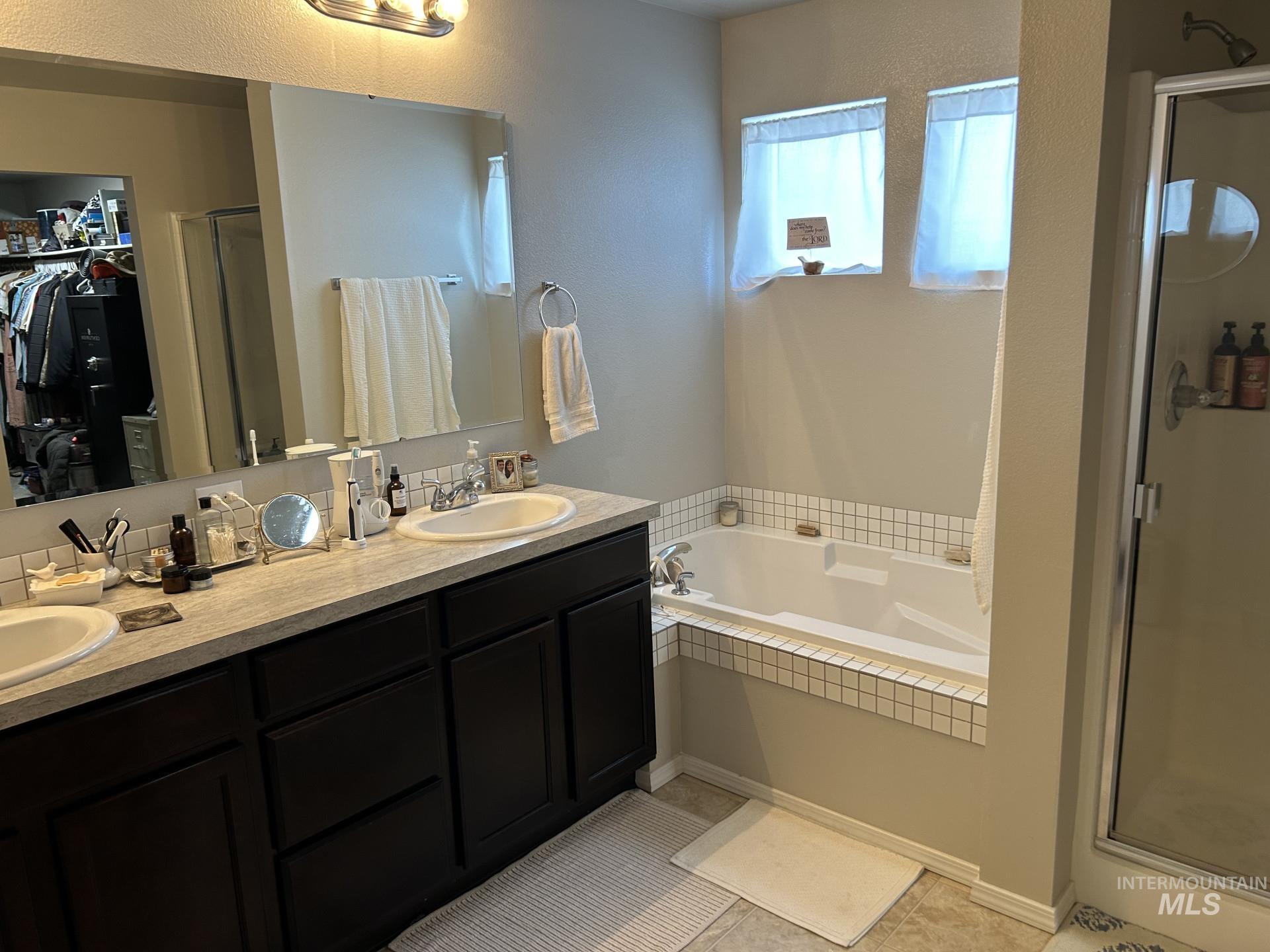 5614 Barkley Way, Caldwell, Idaho 83607, 5 Bedrooms, 2.5 Bathrooms, Residential For Sale, Price $454,700,MLS 98973735