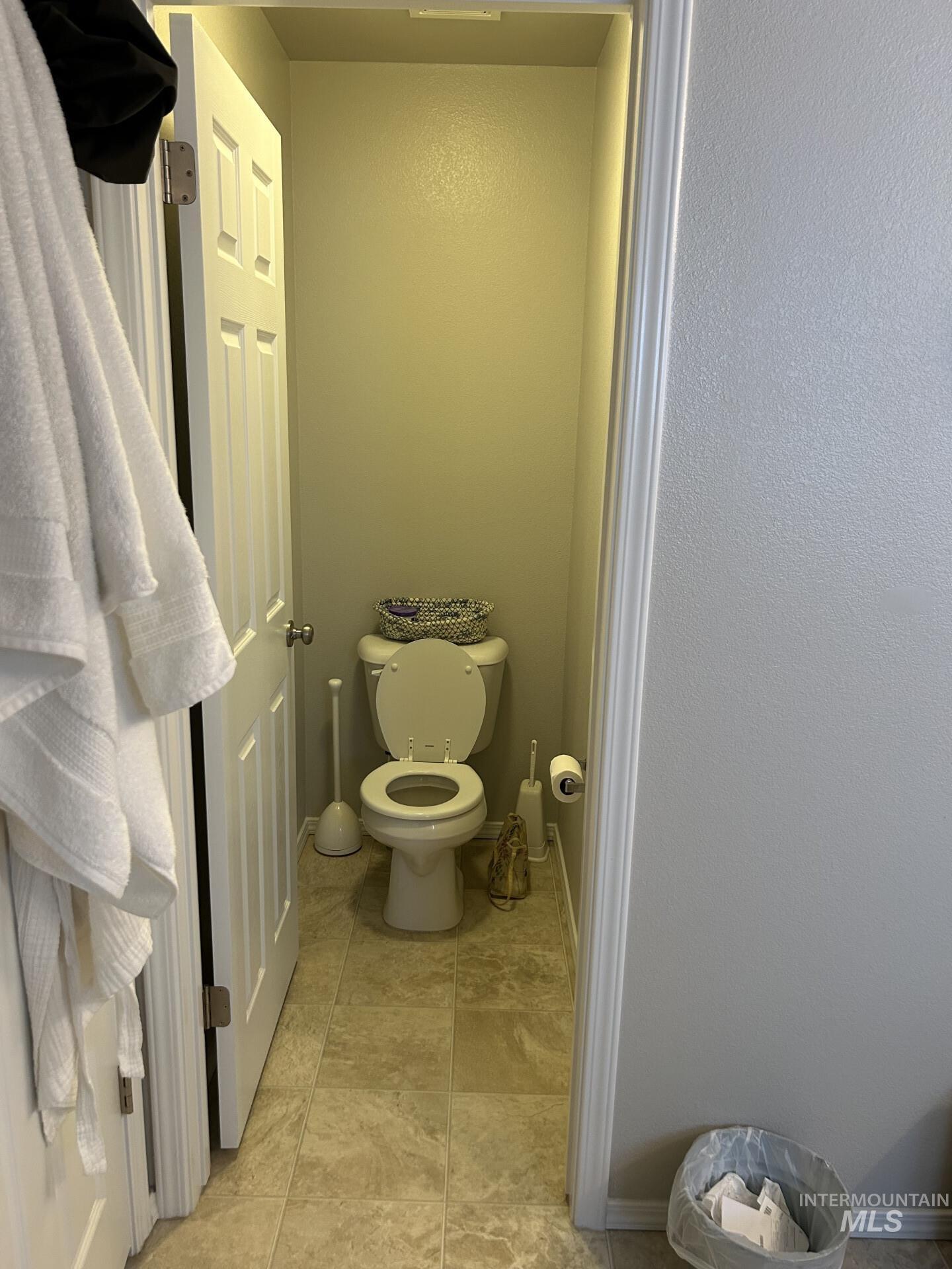 5614 Barkley Way, Caldwell, Idaho 83607, 5 Bedrooms, 2.5 Bathrooms, Residential For Sale, Price $454,700,MLS 98973735