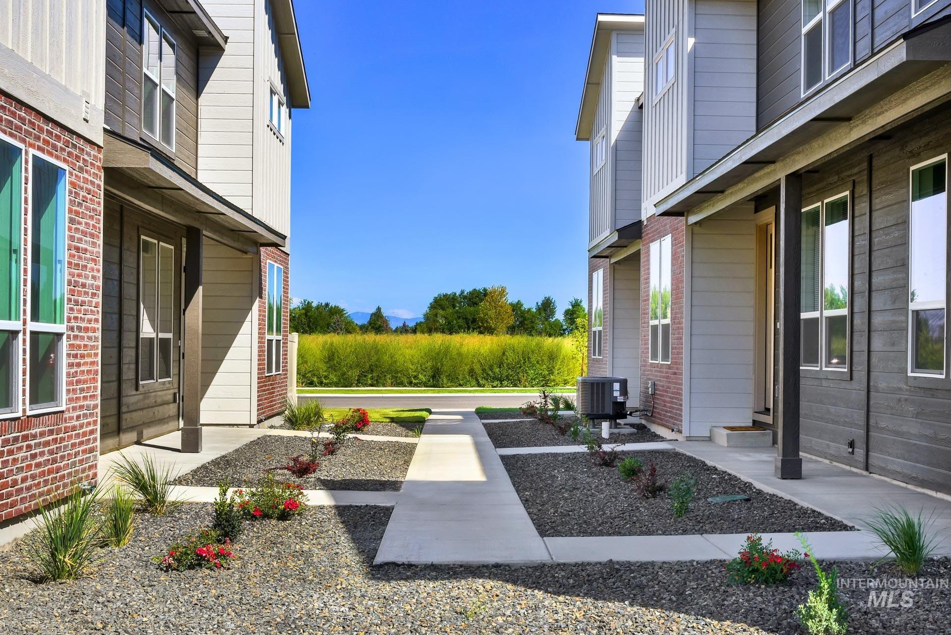 2905 Abajo Ln., Caldwell, Idaho 83605, 3 Bedrooms, 2.5 Bathrooms, Residential For Sale, Price $335,000,MLS 98973736