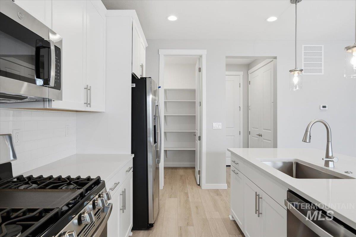 1216 Stirling Meadows Ct, Middleton, Idaho 83644, 3 Bedrooms, 2.5 Bathrooms, Residential For Sale, Price $559,990,MLS 98973739