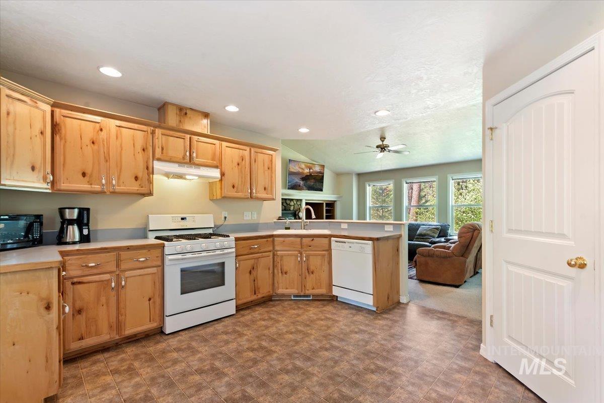 104 Sky Ridge Dr, Garden Valley, Idaho 83622, 3 Bedrooms, 2 Bathrooms, Residential For Sale, Price $550,000,MLS 98973741