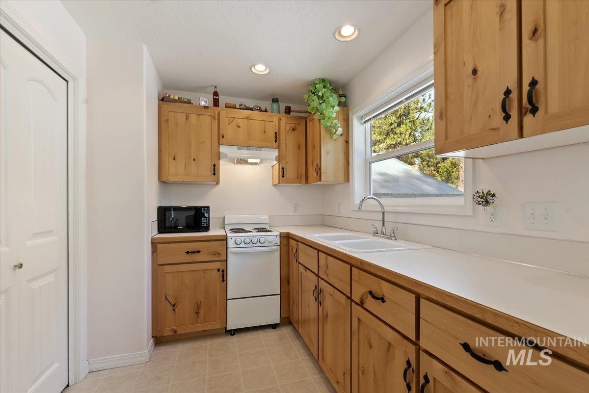 104 Sky Ridge Dr, Garden Valley, Idaho 83622, 3 Bedrooms, 2 Bathrooms, Residential For Sale, Price $550,000,MLS 98973741