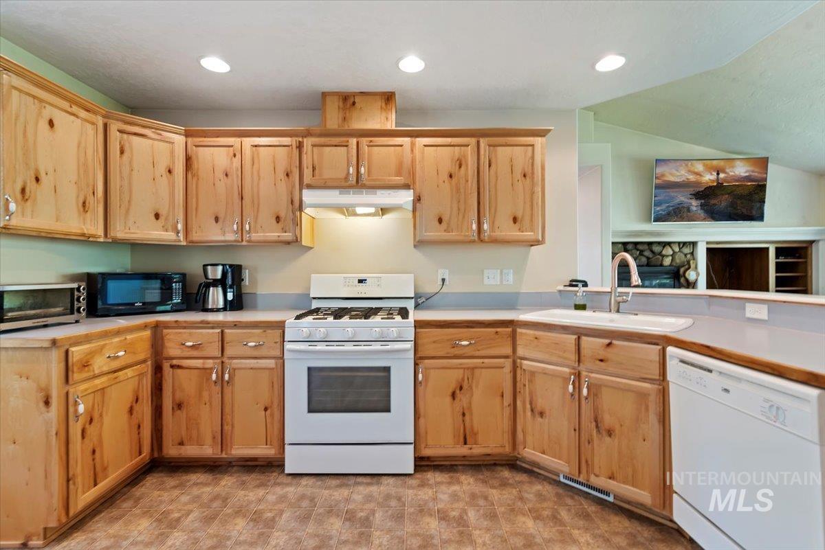 104 Sky Ridge Dr, Garden Valley, Idaho 83622, 3 Bedrooms, 2 Bathrooms, Residential For Sale, Price $550,000,MLS 98973741