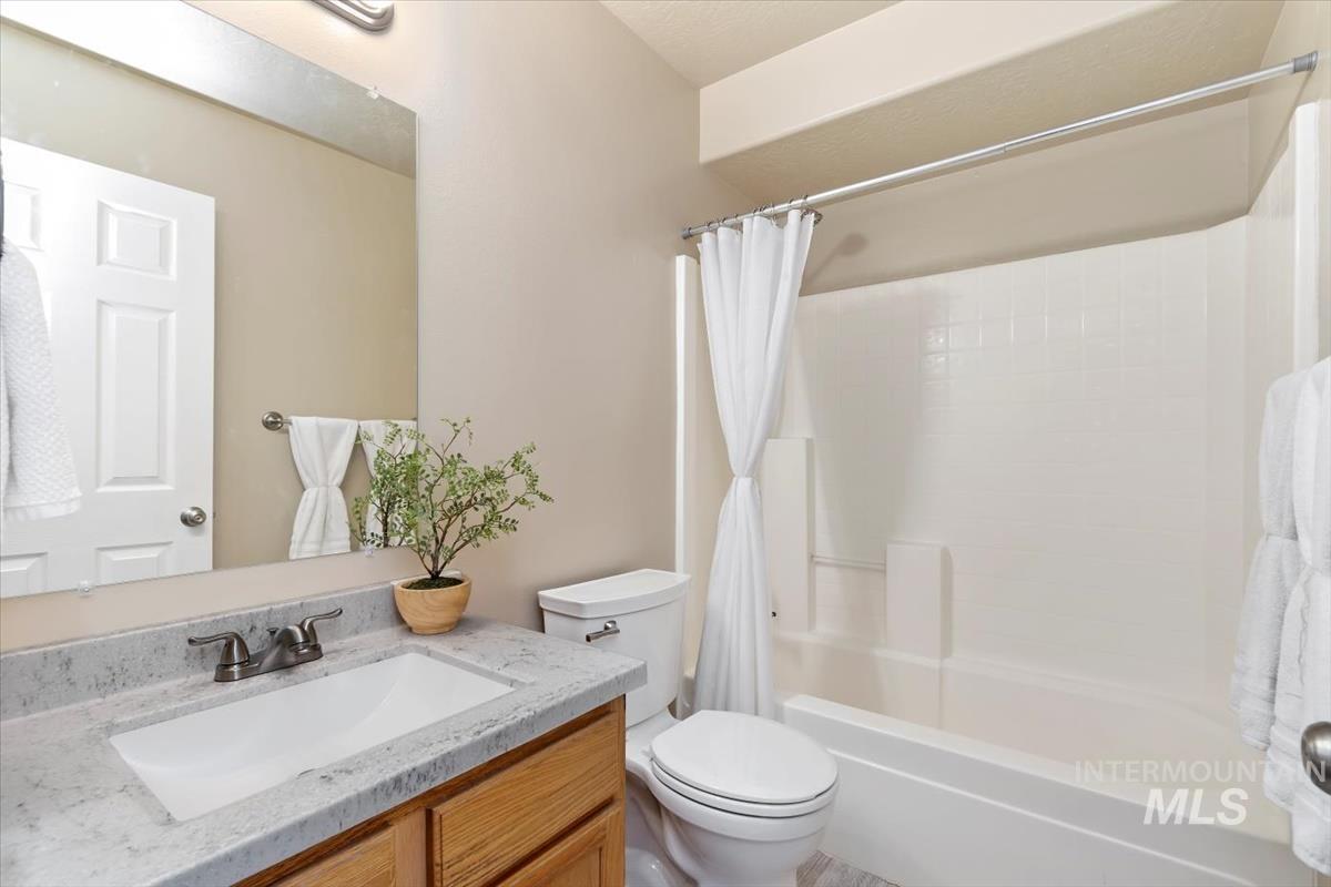 4127 W Hearst Dr., Meridian, Idaho 83642, 4 Bedrooms, 2.5 Bathrooms, Residential For Sale, Price $429,900,MLS 98973750