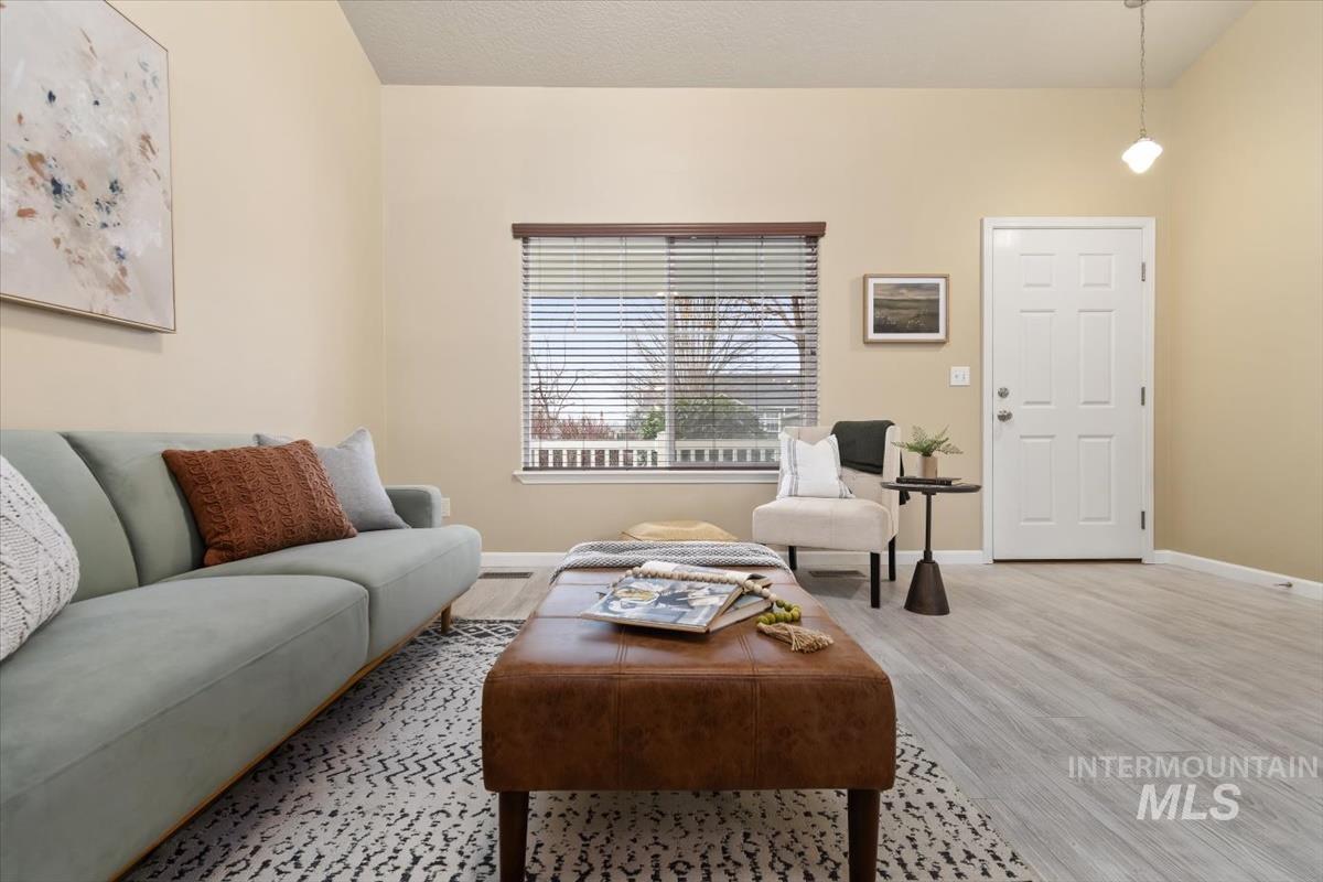 4127 W Hearst Dr., Meridian, Idaho 83642, 4 Bedrooms, 2.5 Bathrooms, Residential For Sale, Price $429,900,MLS 98973750