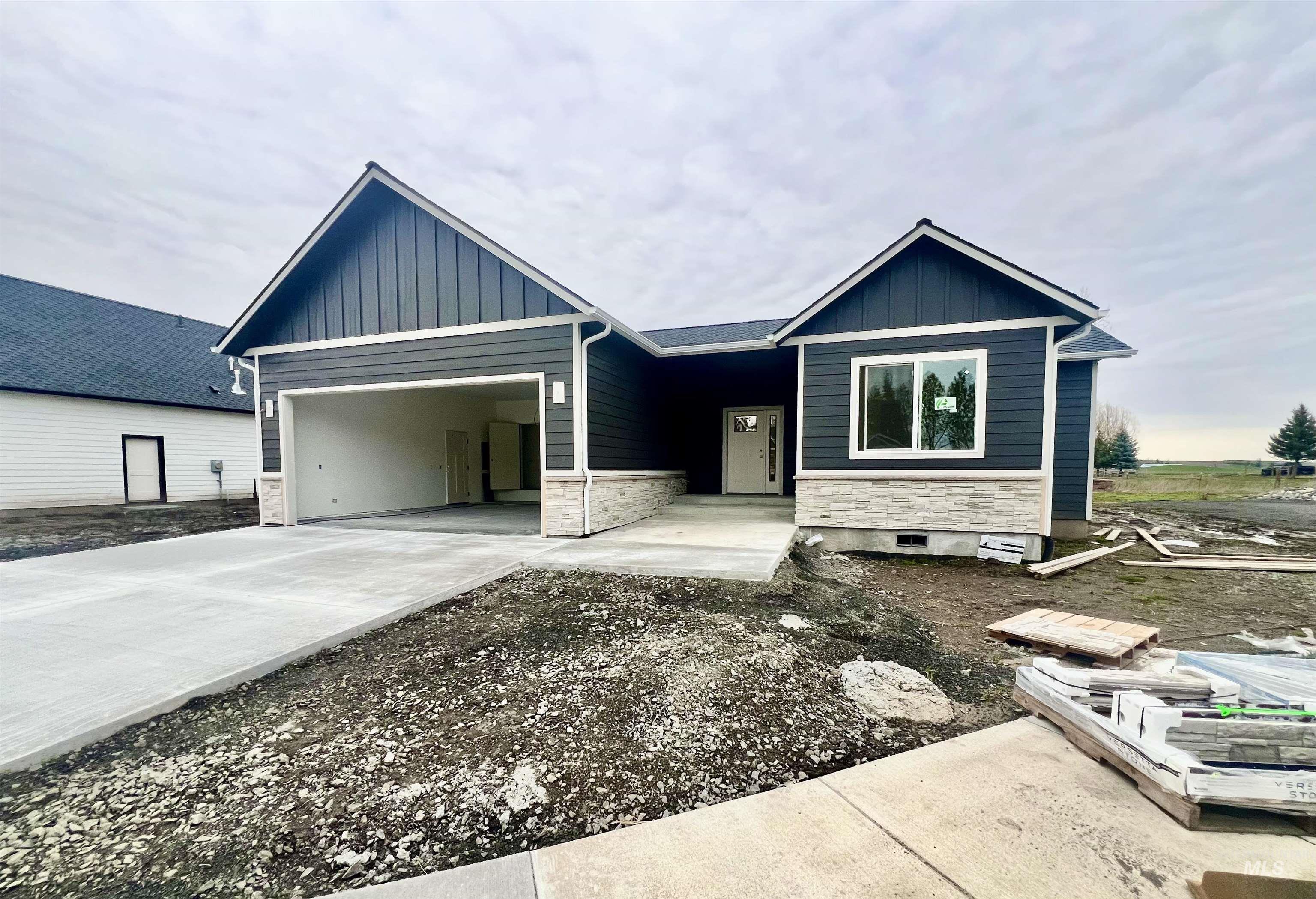 516 Maple Court, Genesee, Idaho 83843, 3 Bedrooms, 2 Bathrooms, Residential For Sale, Price $497,500,MLS 98973751