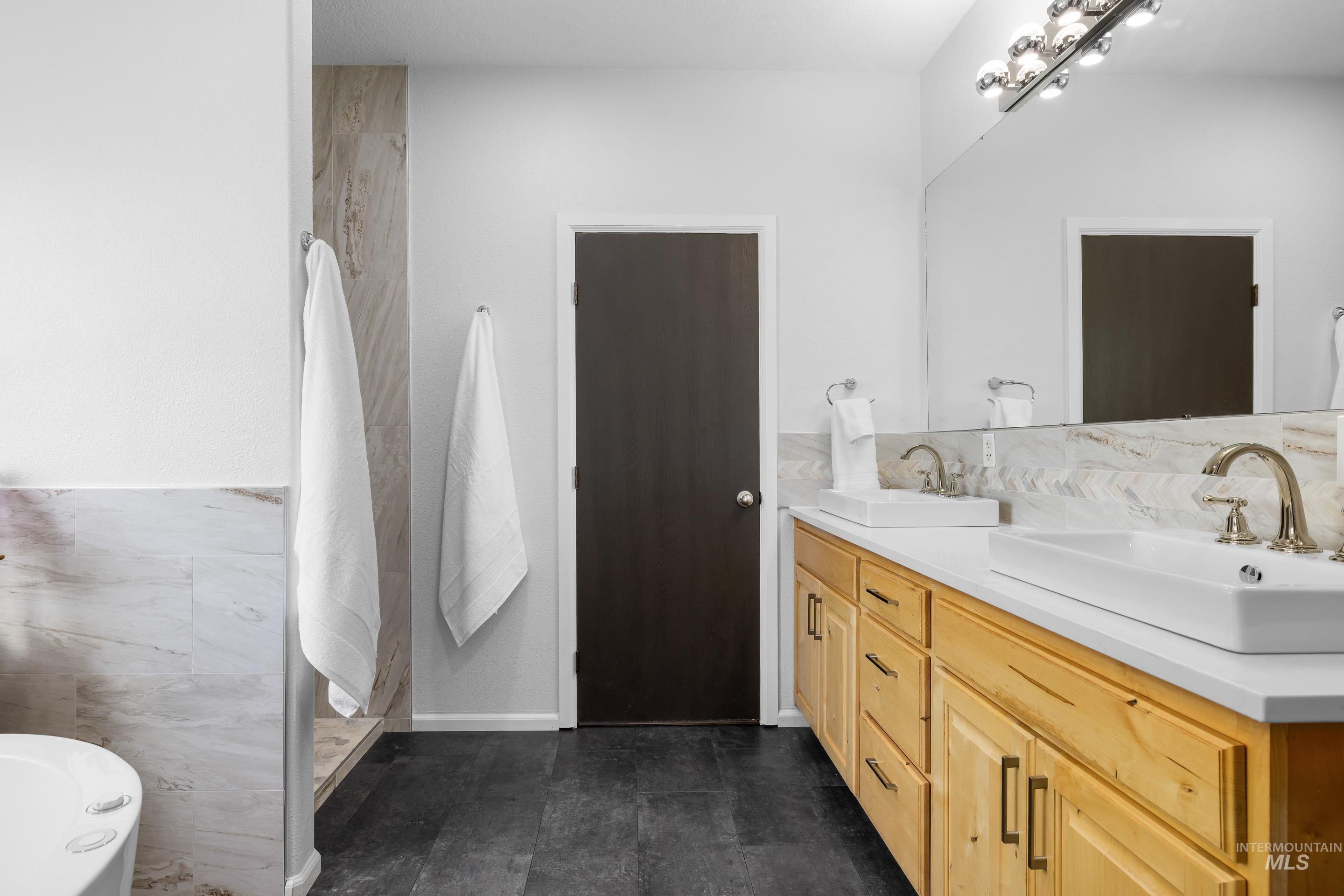 14119 Silver Ridge Rd, Caldwell, Idaho 83607, 6 Bedrooms, 4.5 Bathrooms, Residential For Sale, Price $1,400,000,MLS 98973752