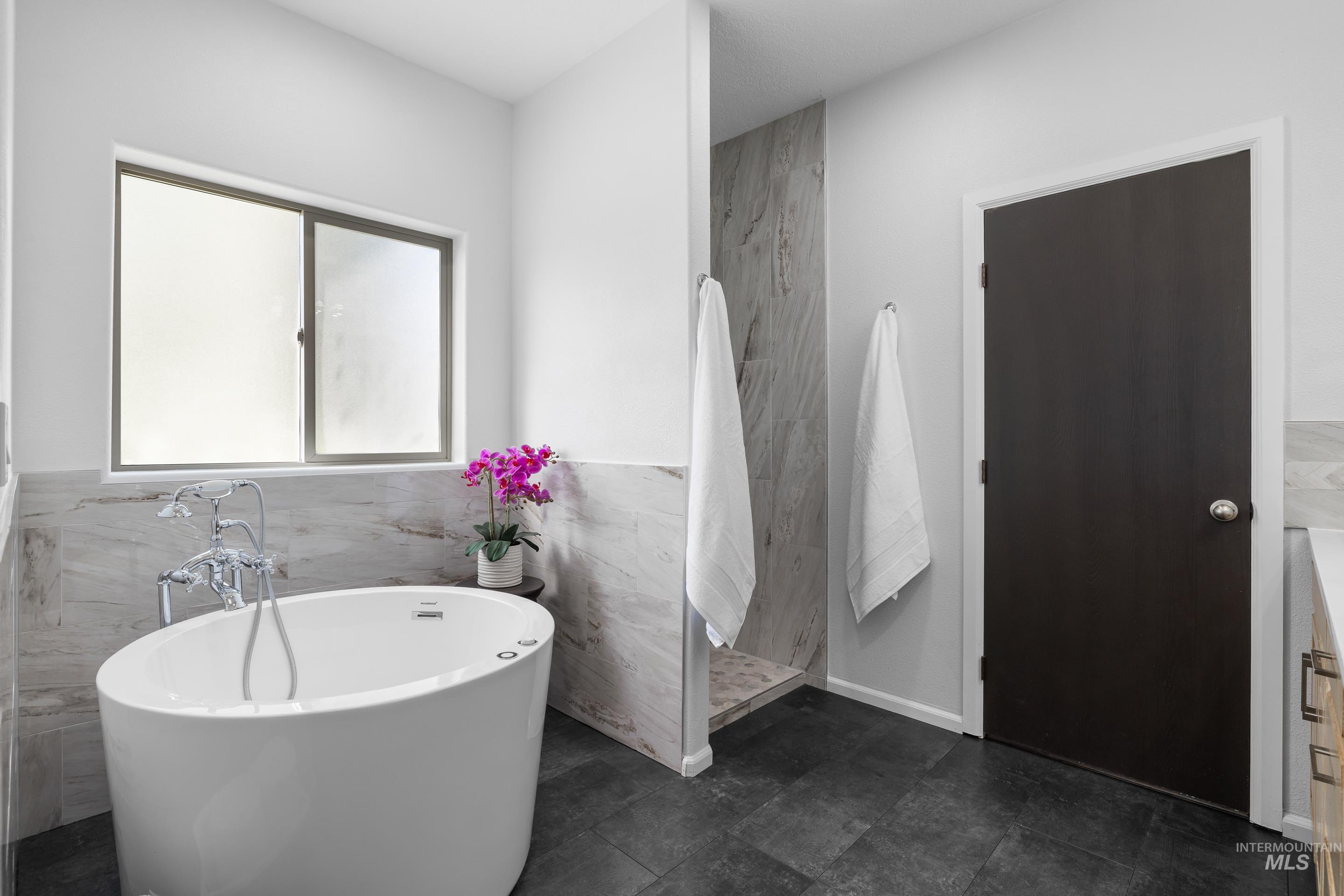 14119 Silver Ridge Rd, Caldwell, Idaho 83607, 6 Bedrooms, 4.5 Bathrooms, Residential For Sale, Price $1,400,000,MLS 98973752