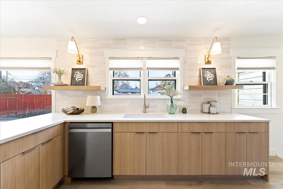 1425 S Gourley St., Boise, Idaho 83705, 4 Bedrooms, 3 Bathrooms, Residential For Sale, Price $599,900,MLS 98973753