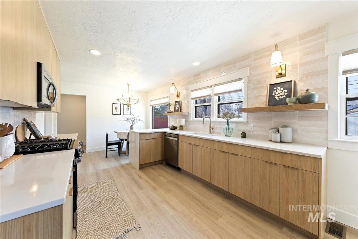 1425 S Gourley St., Boise, Idaho 83705, 4 Bedrooms, 3 Bathrooms, Residential For Sale, Price $599,900,MLS 98973753