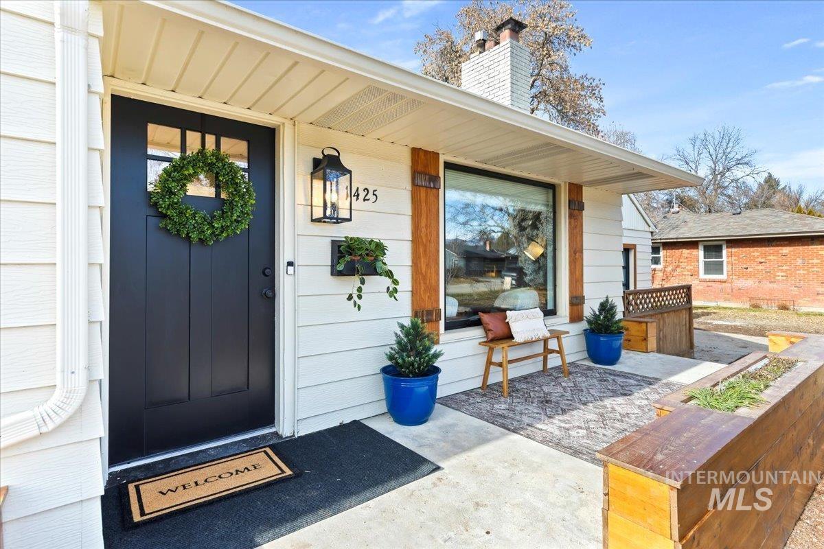 1425 S Gourley St., Boise, Idaho 83705, 4 Bedrooms, 3 Bathrooms, Residential For Sale, Price $599,900,MLS 98973753