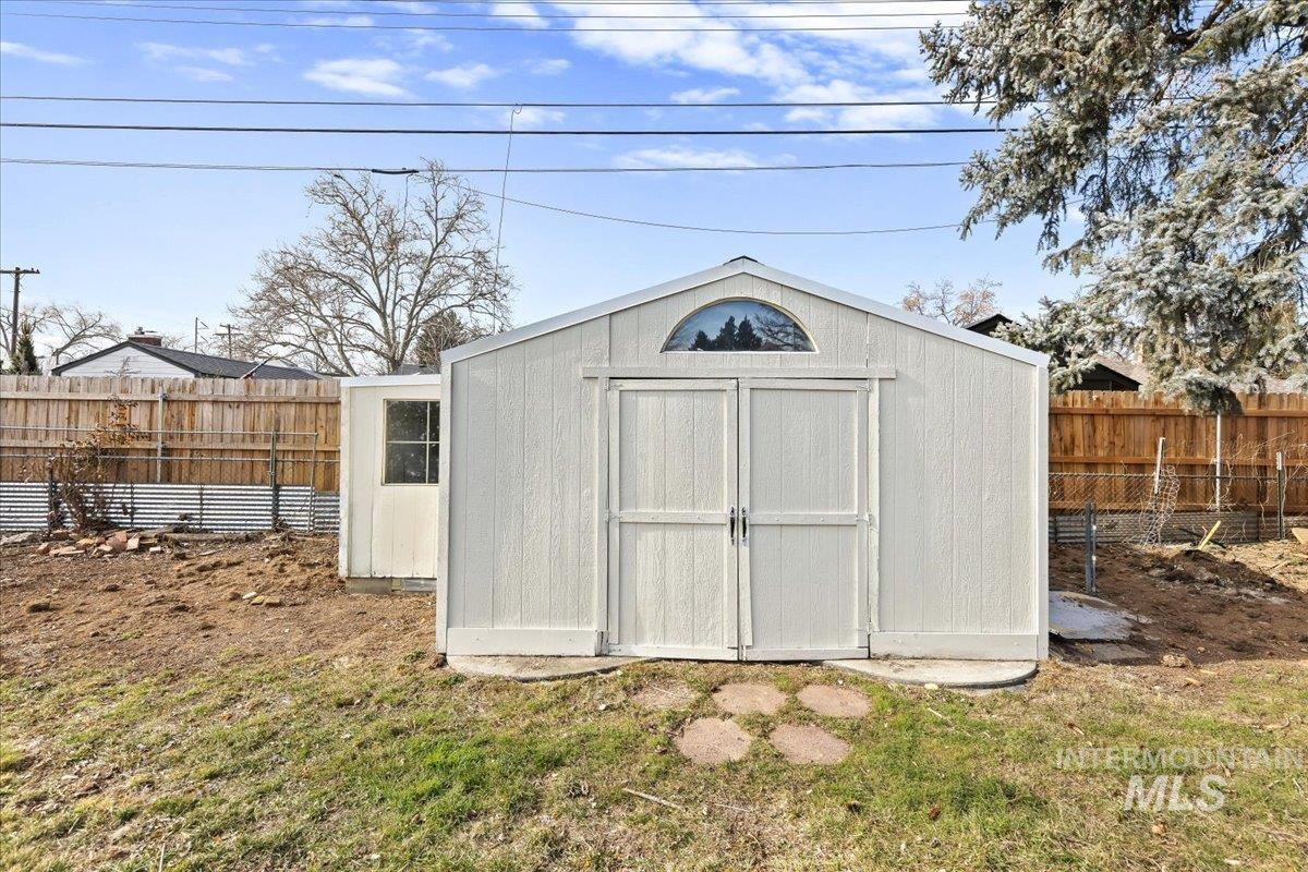 1425 S Gourley St., Boise, Idaho 83705, 4 Bedrooms, 3 Bathrooms, Residential For Sale, Price $599,900,MLS 98973753