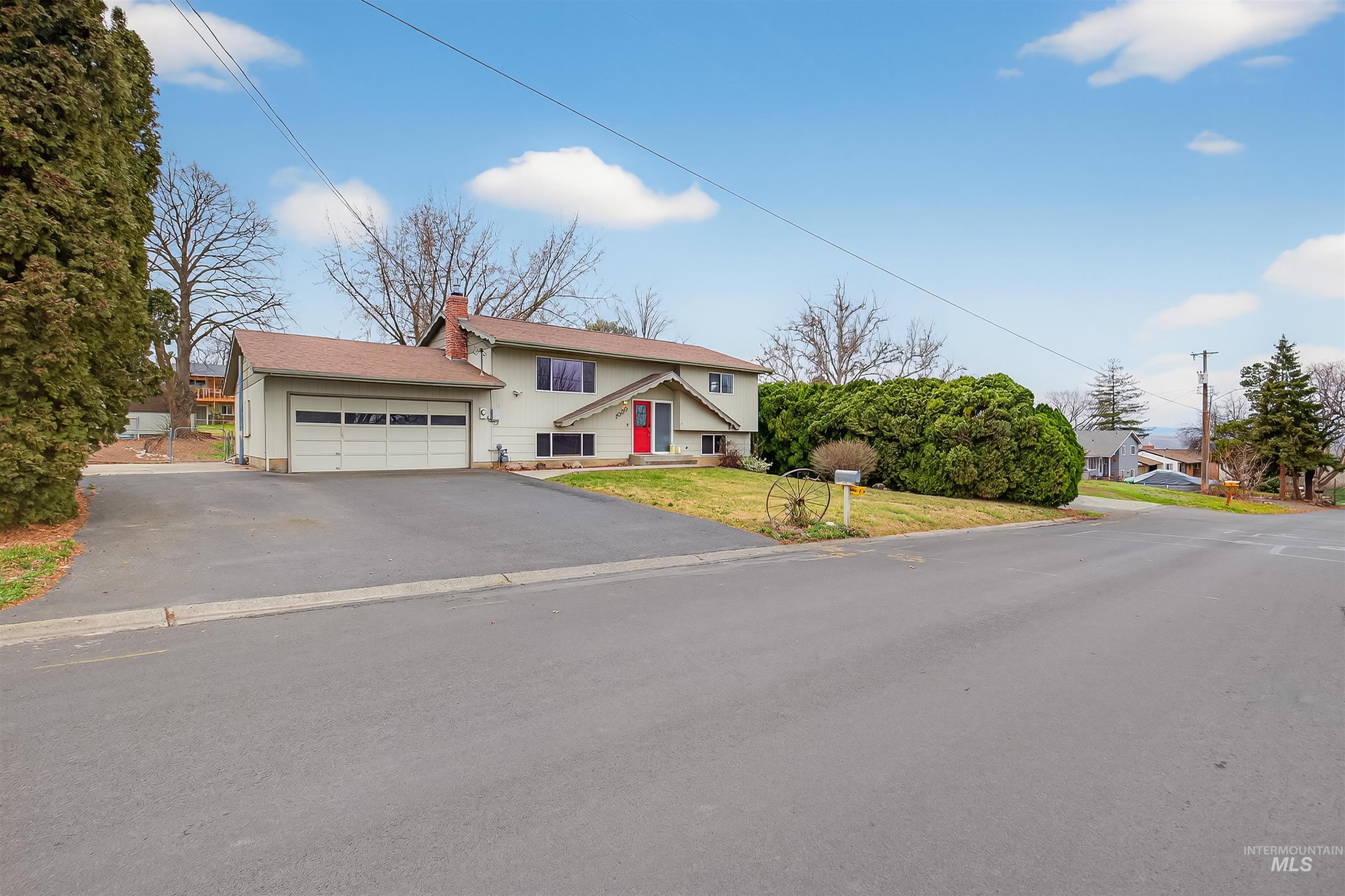 1030 Hemlock Ave, Lewiston, Idaho 83501, 4 Bedrooms, 2 Bathrooms, Residential For Sale, Price $425,000,MLS 98973757