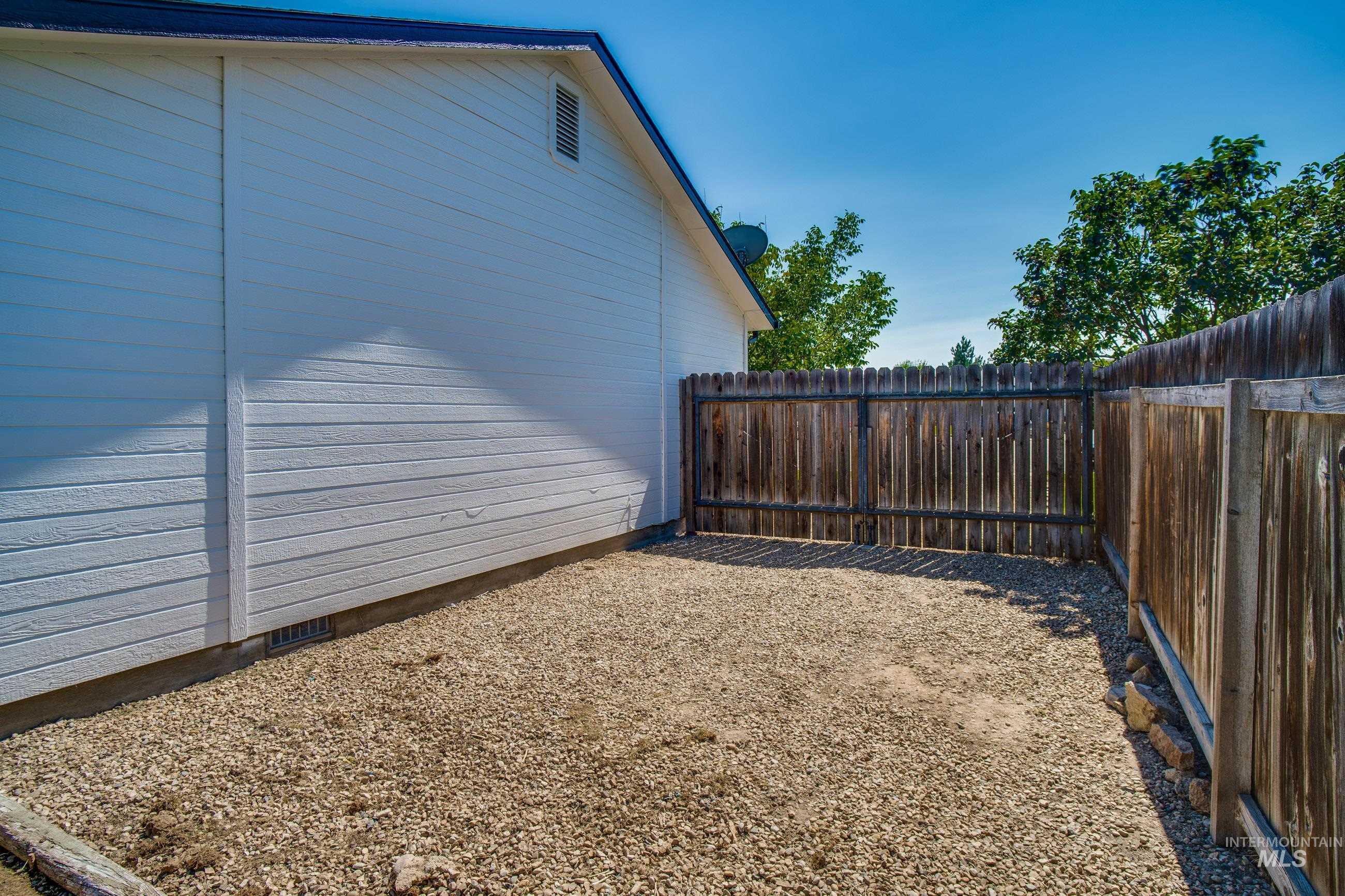 2416 Louisiana Place, Nampa, Idaho 83686, 3 Bedrooms, 2 Bathrooms, Residential For Sale, Price $349,900,MLS 98973759