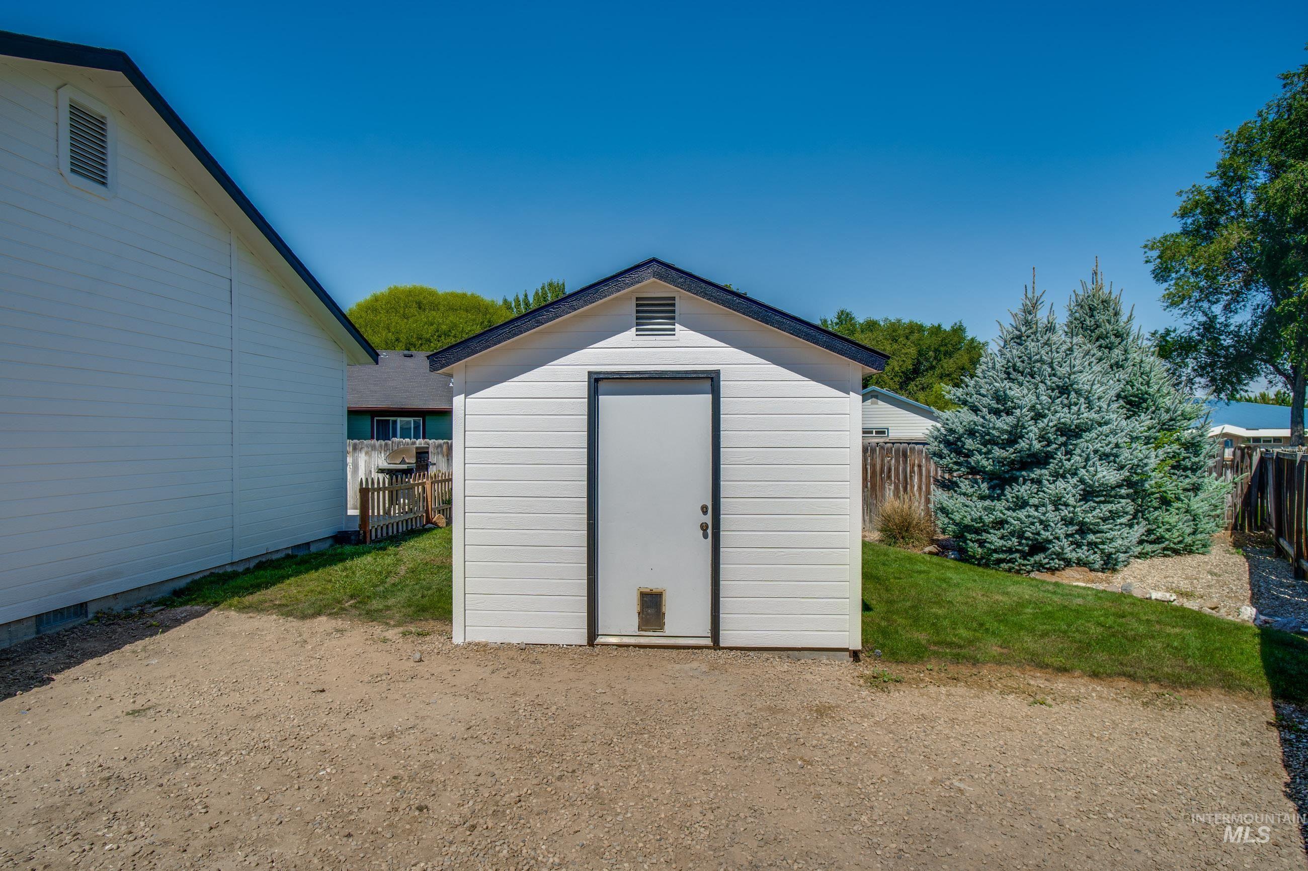 2416 Louisiana Place, Nampa, Idaho 83686, 3 Bedrooms, 2 Bathrooms, Residential For Sale, Price $349,900,MLS 98973759