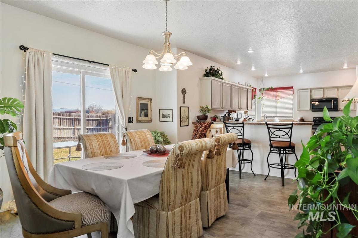 5209 Wallace Way, Caldwell, Idaho 83605, 4 Bedrooms, 2.5 Bathrooms, Residential For Sale, Price $425,000,MLS 98973760