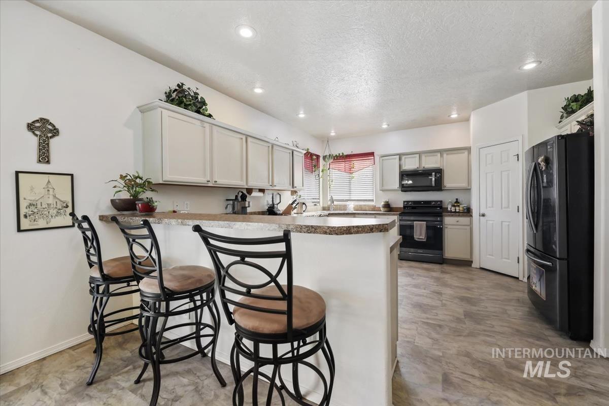 5209 Wallace Way, Caldwell, Idaho 83605, 4 Bedrooms, 2.5 Bathrooms, Residential For Sale, Price $425,000,MLS 98973760