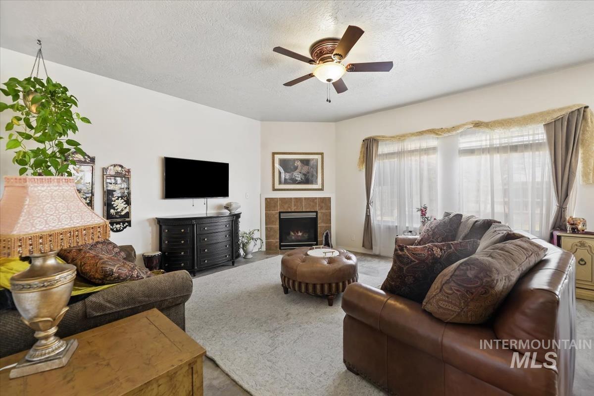 5209 Wallace Way, Caldwell, Idaho 83605, 4 Bedrooms, 2.5 Bathrooms, Residential For Sale, Price $425,000,MLS 98973760