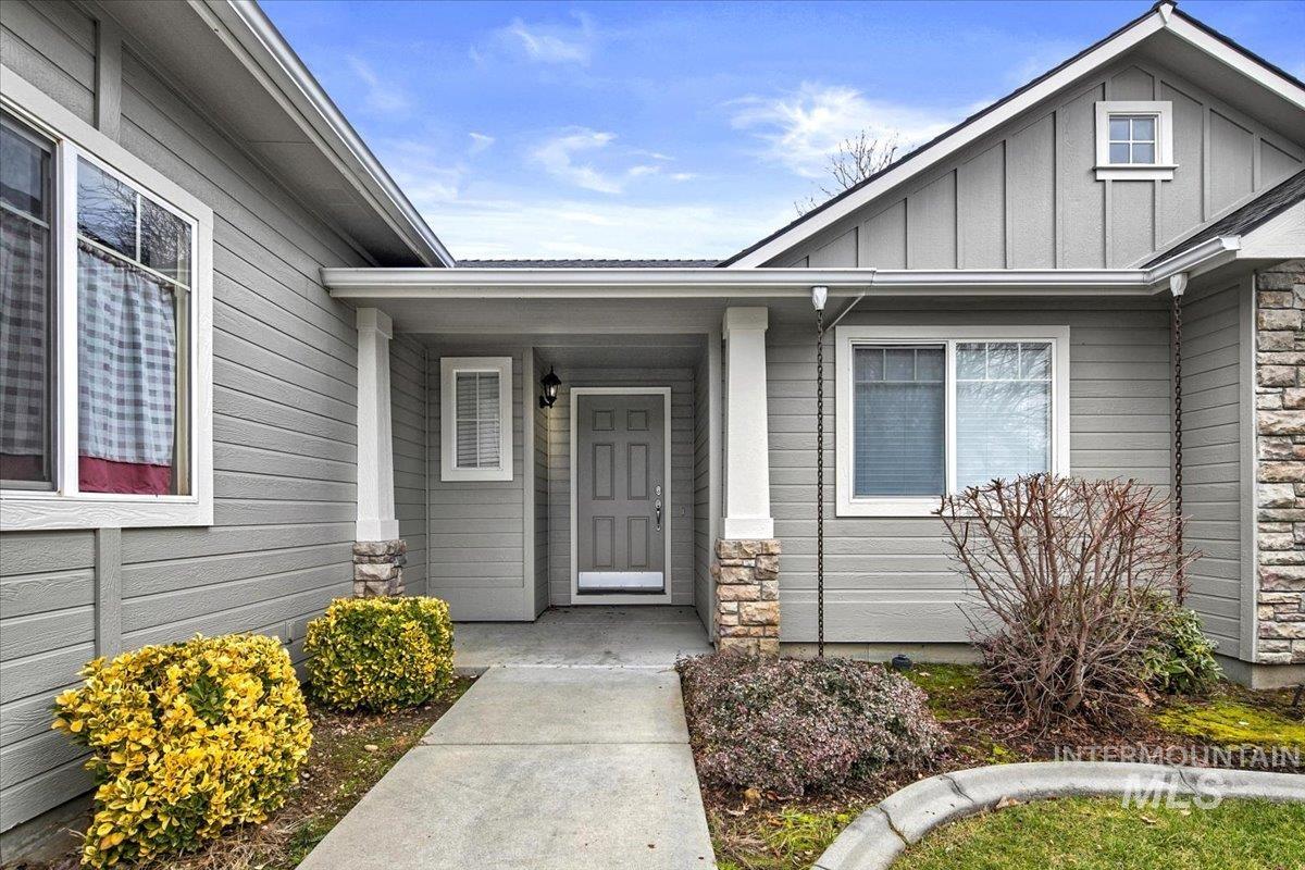 5282 N Schumann Ave, Meridian, Idaho 83646, 4 Bedrooms, 2 Bathrooms, Residential For Sale, Price $525,000,MLS 98973762