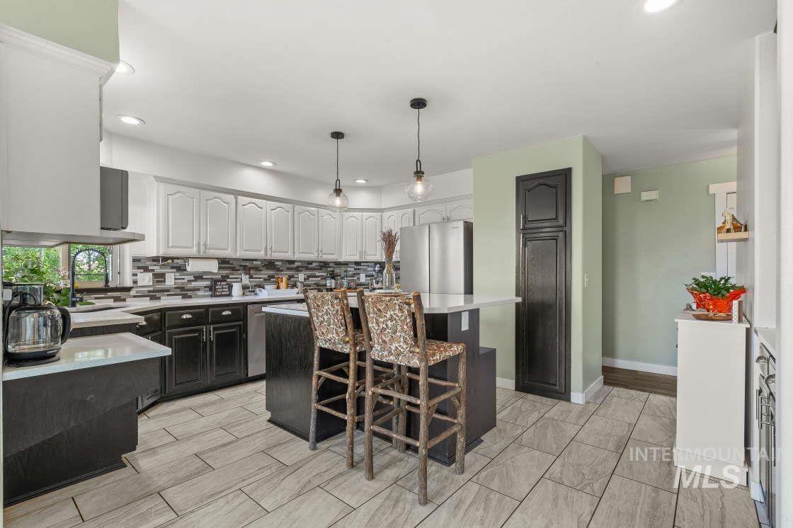 965 Horse Lane, Lewiston, Idaho 83501, 3 Bedrooms, 4 Bathrooms, Residential For Sale, Price $849,900,MLS 98973765