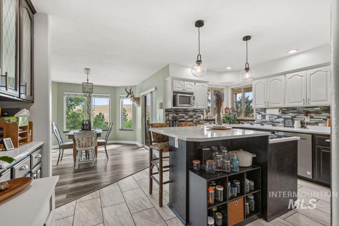 965 Horse Lane, Lewiston, Idaho 83501, 3 Bedrooms, 4 Bathrooms, Residential For Sale, Price $849,900,MLS 98973765