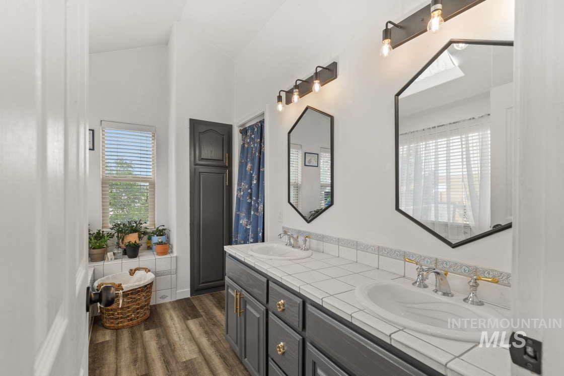 965 Horse Lane, Lewiston, Idaho 83501, 3 Bedrooms, 4 Bathrooms, Residential For Sale, Price $849,900,MLS 98973765