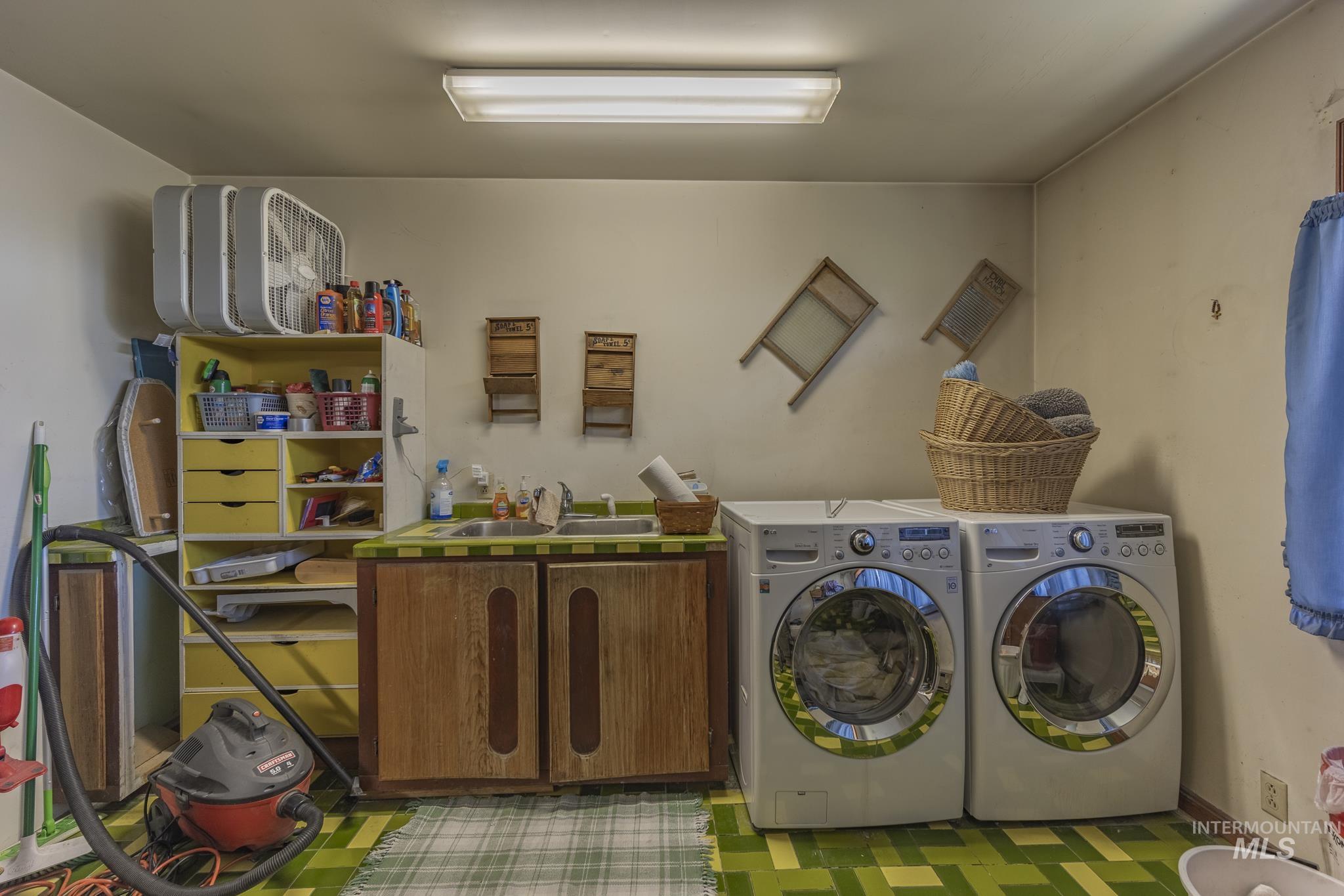 702 N D Street, Grangeville, Idaho 83530, 4 Bedrooms, 3 Bathrooms, Residential For Sale, Price $650,000,MLS 98973768