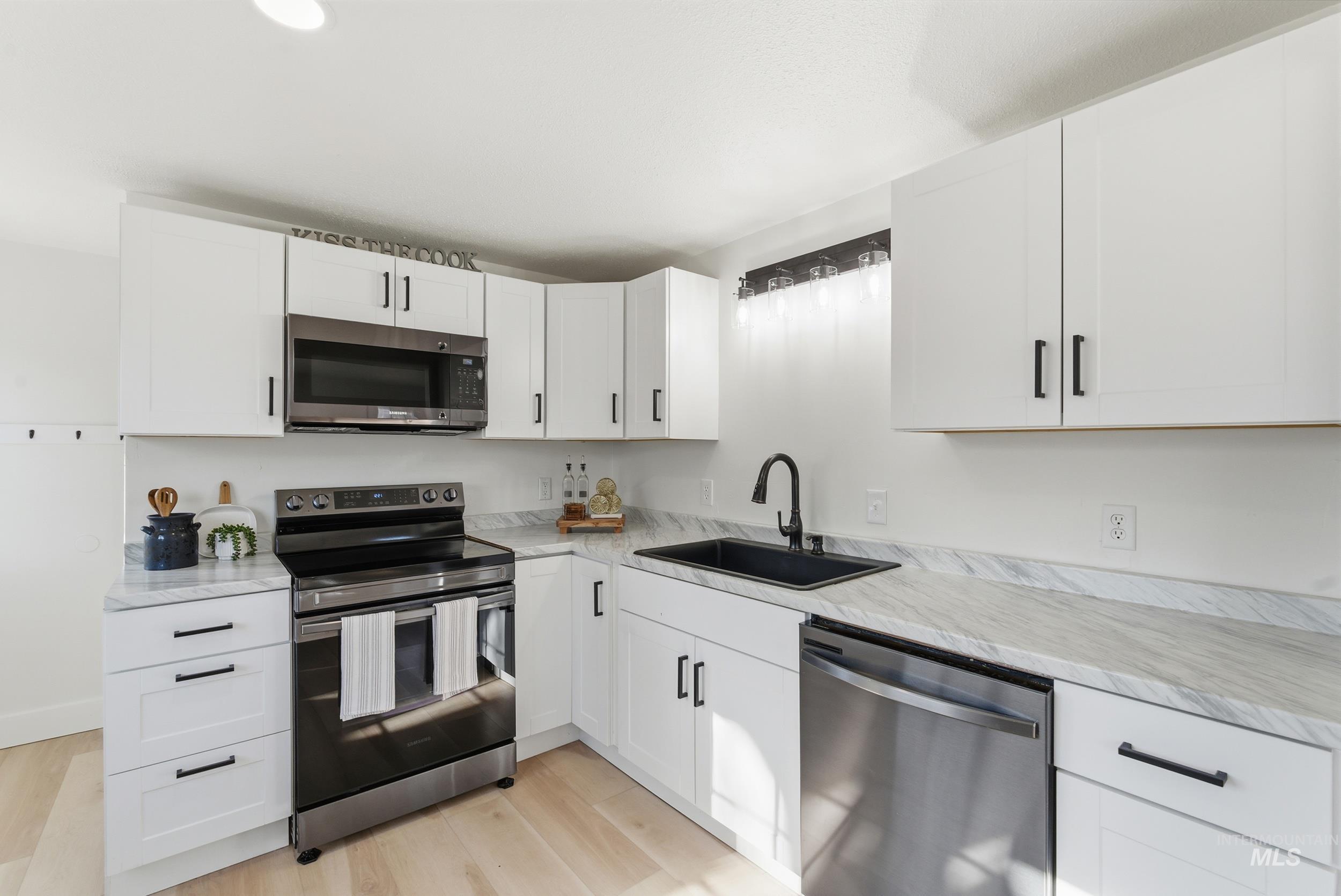 2102 Washington Ave, Caldwell, Idaho 83605, 3 Bedrooms, 2 Bathrooms, Residential For Sale, Price $306,999,MLS 98973773