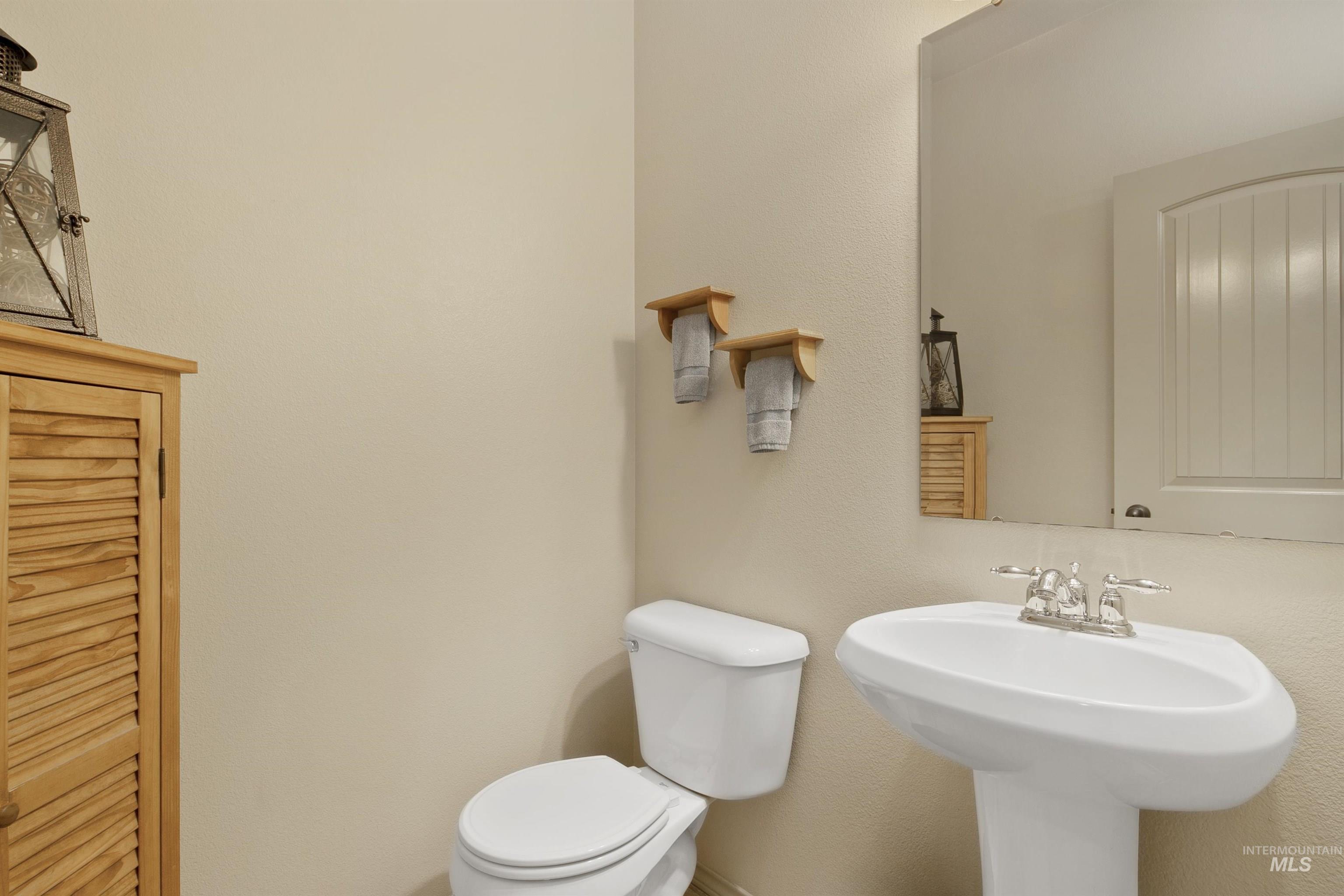 2326 W Grand Teton Dr, Meridian, Idaho 83646-5974, 3 Bedrooms, 2.5 Bathrooms, Residential For Sale, Price $649,900,MLS 98973774