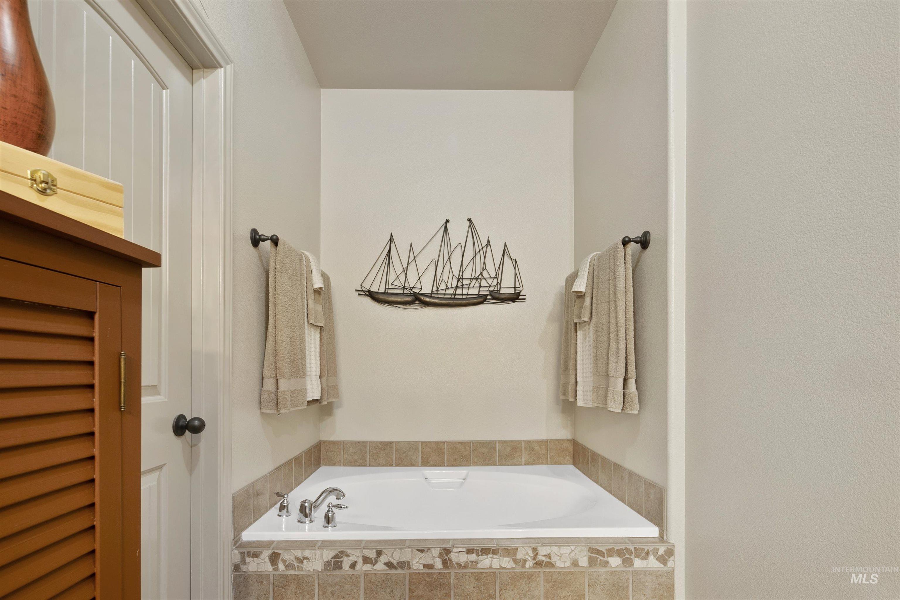 2326 W Grand Teton Dr, Meridian, Idaho 83646-5974, 3 Bedrooms, 2.5 Bathrooms, Residential For Sale, Price $649,900,MLS 98973774