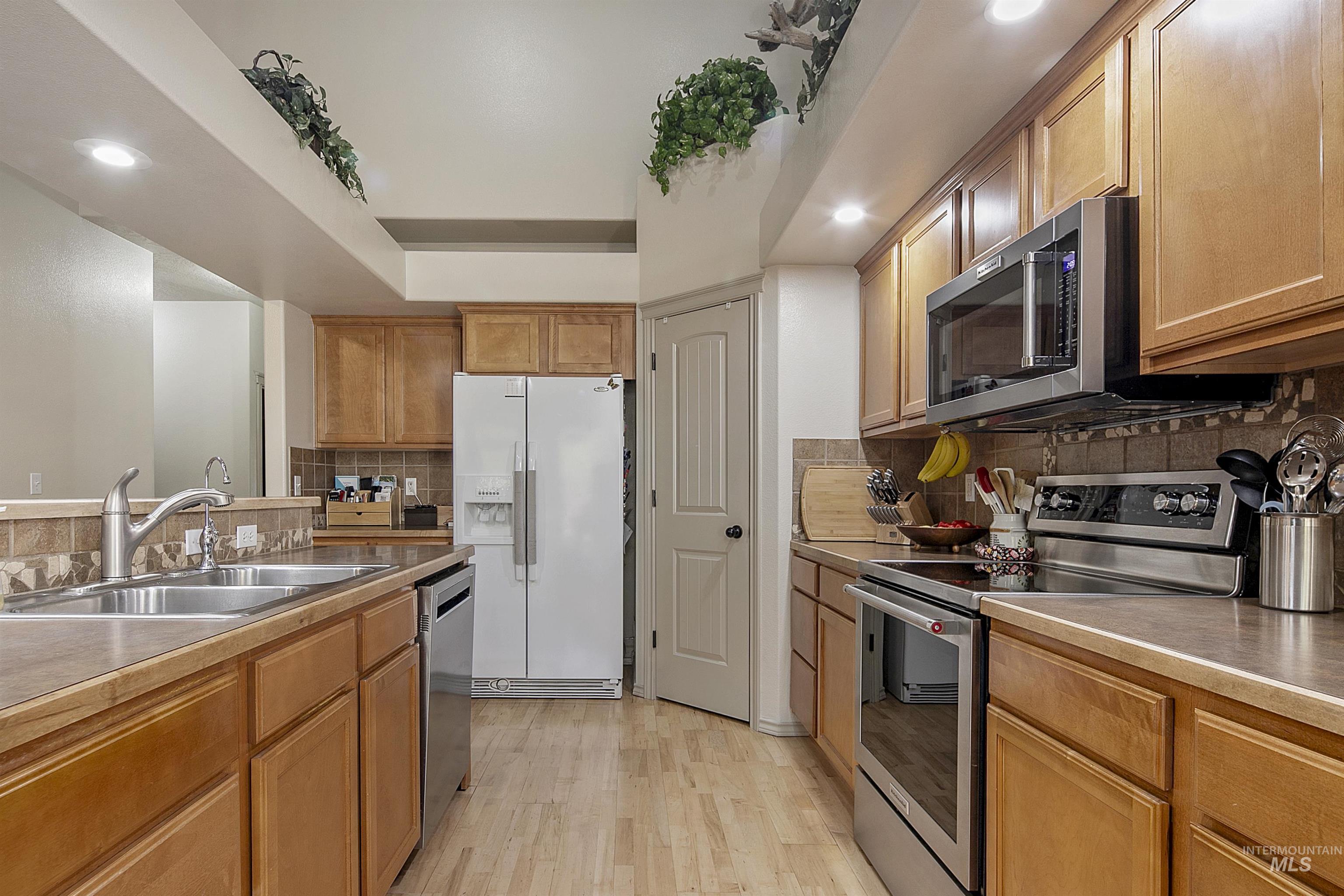 2326 W Grand Teton Dr, Meridian, Idaho 83646-5974, 3 Bedrooms, 2.5 Bathrooms, Residential For Sale, Price $619,900,MLS 98973774