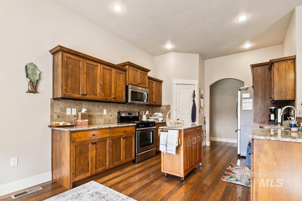 1213 W Lowry St, Meridian, Idaho 83646, 3 Bedrooms, 2 Bathrooms, Residential For Sale, Price $590,000,MLS 98973777