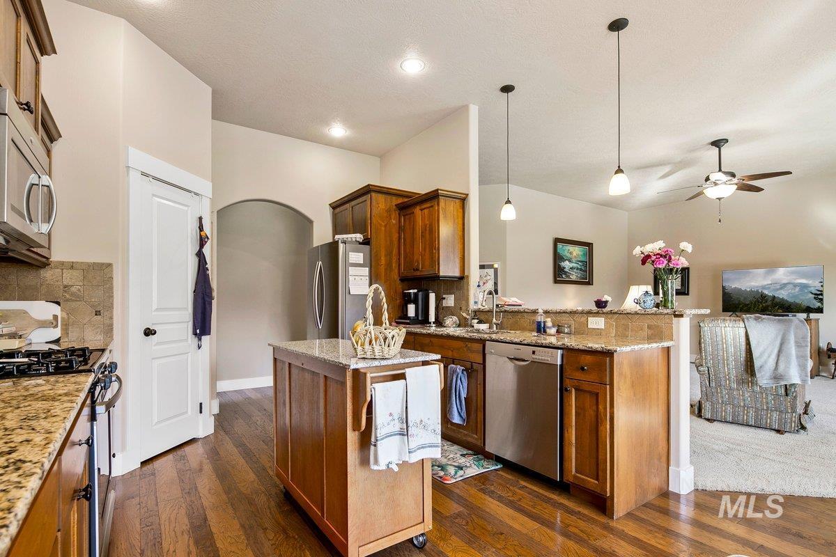 1213 W Lowry St, Meridian, Idaho 83646, 3 Bedrooms, 2 Bathrooms, Residential For Sale, Price $590,000,MLS 98973777