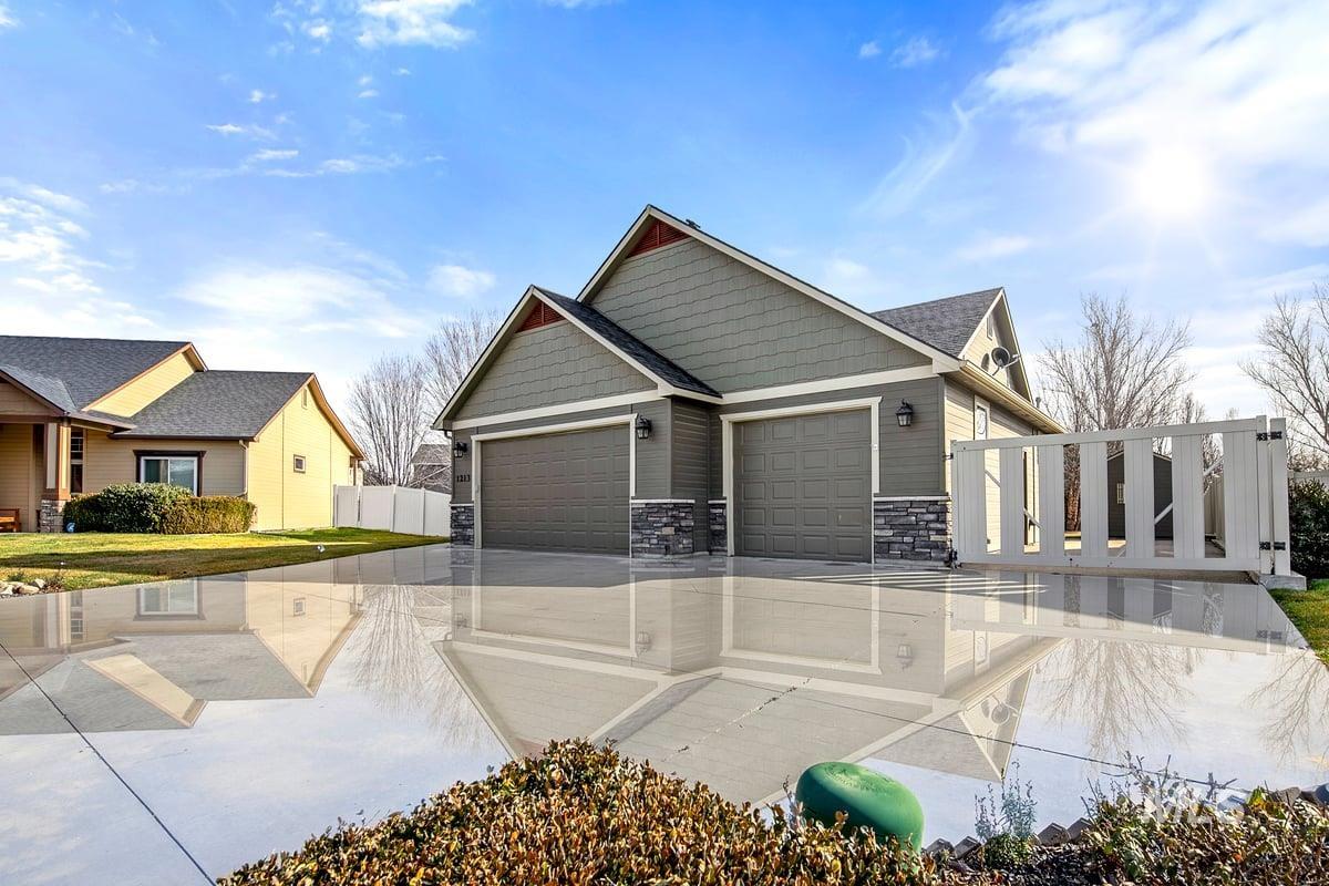 1213 W Lowry St, Meridian, Idaho 83646, 3 Bedrooms, 2 Bathrooms, Residential For Sale, Price $590,000,MLS 98973777