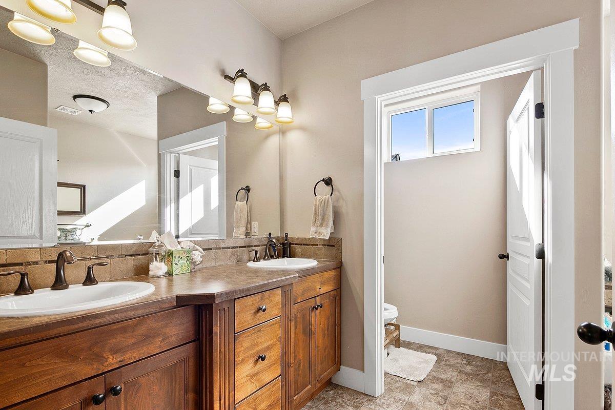 1213 W Lowry St, Meridian, Idaho 83646, 3 Bedrooms, 2 Bathrooms, Residential For Sale, Price $590,000,MLS 98973777