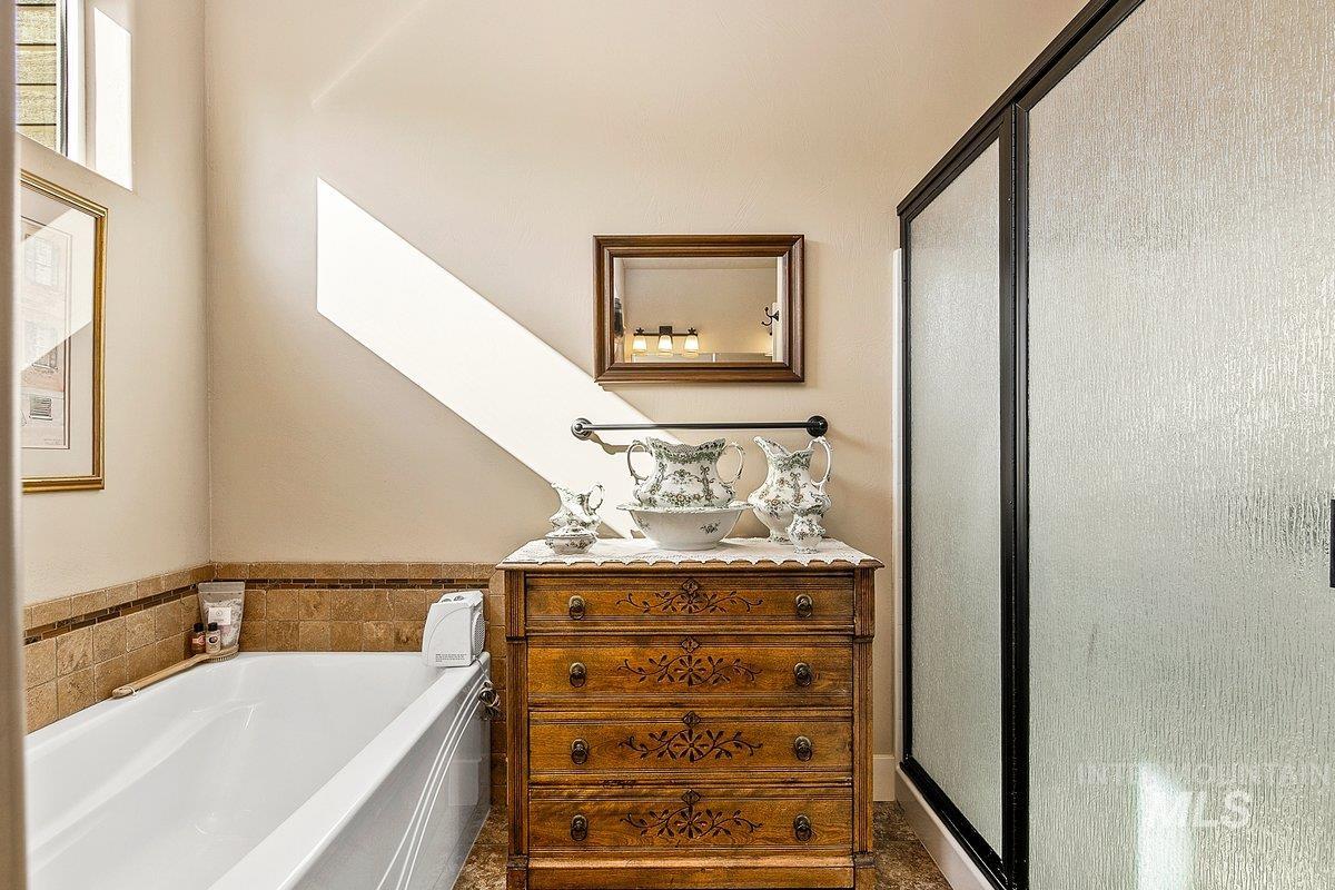 1213 W Lowry St, Meridian, Idaho 83646, 3 Bedrooms, 2 Bathrooms, Residential For Sale, Price $590,000,MLS 98973777