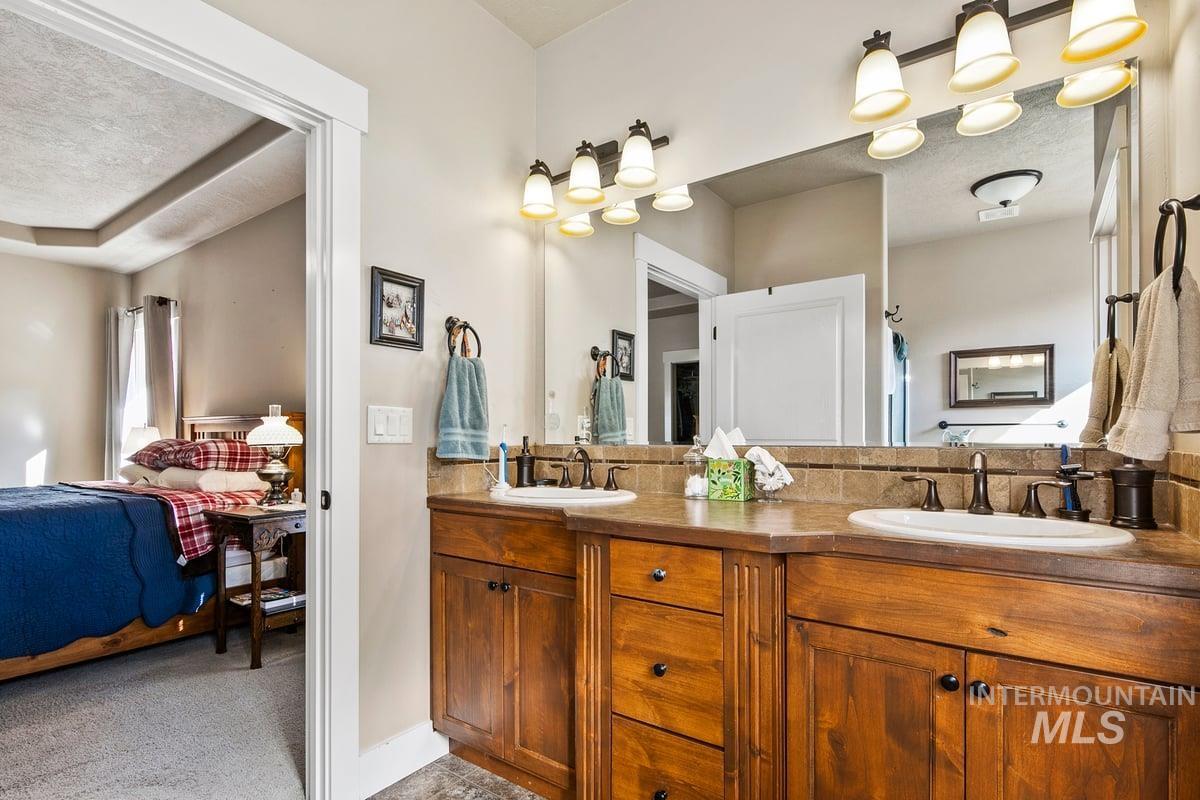 1213 W Lowry St, Meridian, Idaho 83646, 3 Bedrooms, 2 Bathrooms, Residential For Sale, Price $590,000,MLS 98973777