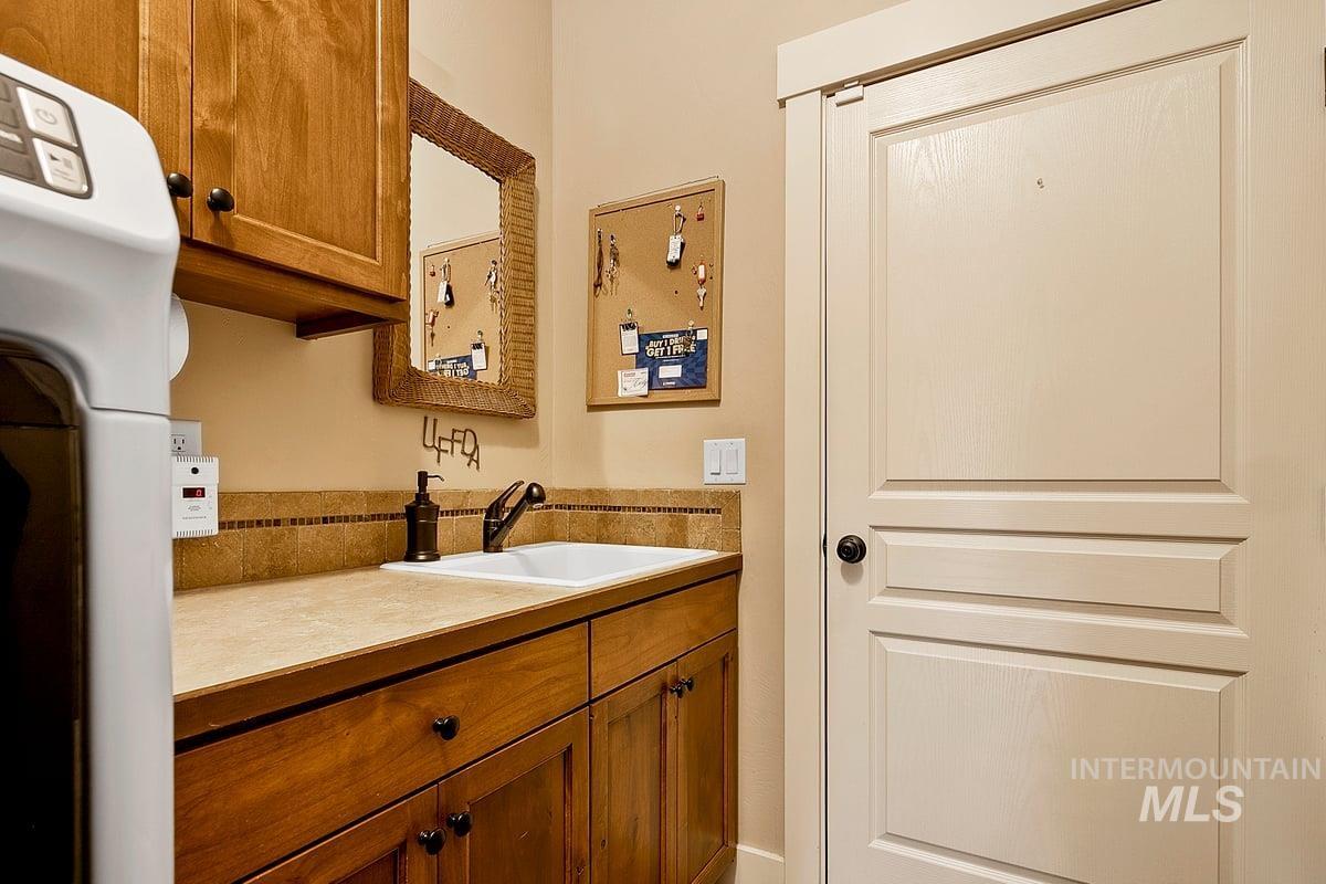 1213 W Lowry St, Meridian, Idaho 83646, 3 Bedrooms, 2 Bathrooms, Residential For Sale, Price $590,000,MLS 98973777