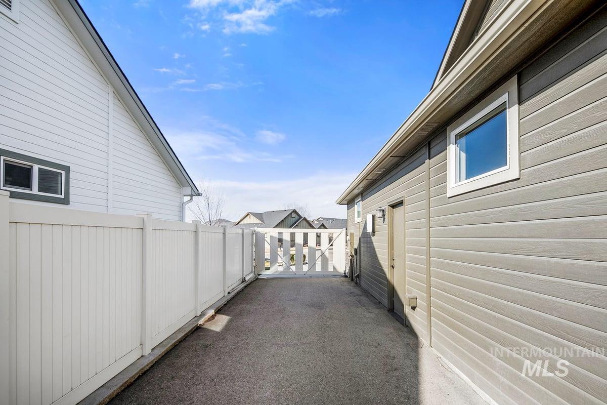 1213 W Lowry St, Meridian, Idaho 83646, 3 Bedrooms, 2 Bathrooms, Residential For Sale, Price $590,000,MLS 98973777