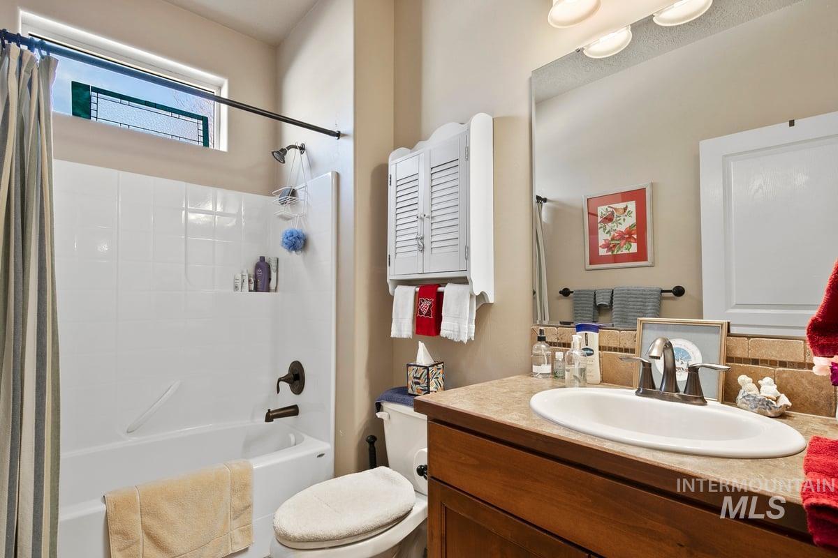 1213 W Lowry St, Meridian, Idaho 83646, 3 Bedrooms, 2 Bathrooms, Residential For Sale, Price $590,000,MLS 98973777