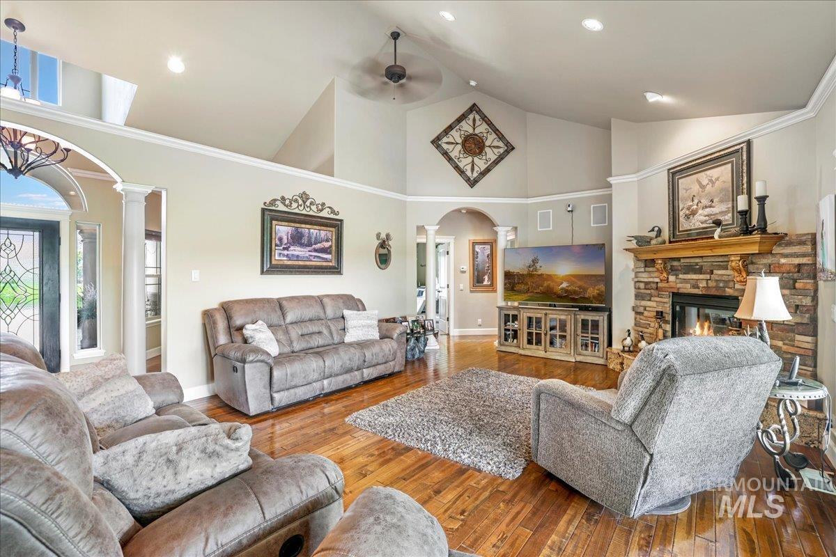 319 Clear Lake Ln, Buhl, Idaho 83316, 4 Bedrooms, 3.5 Bathrooms, Residential For Sale, Price $849,000,MLS 98973778