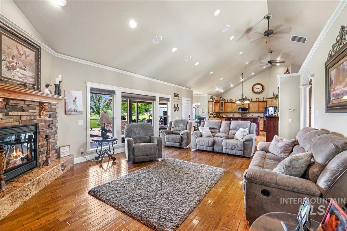 319 Clear Lake Ln, Buhl, Idaho 83316, 4 Bedrooms, 3.5 Bathrooms, Residential For Sale, Price $849,000,MLS 98973778